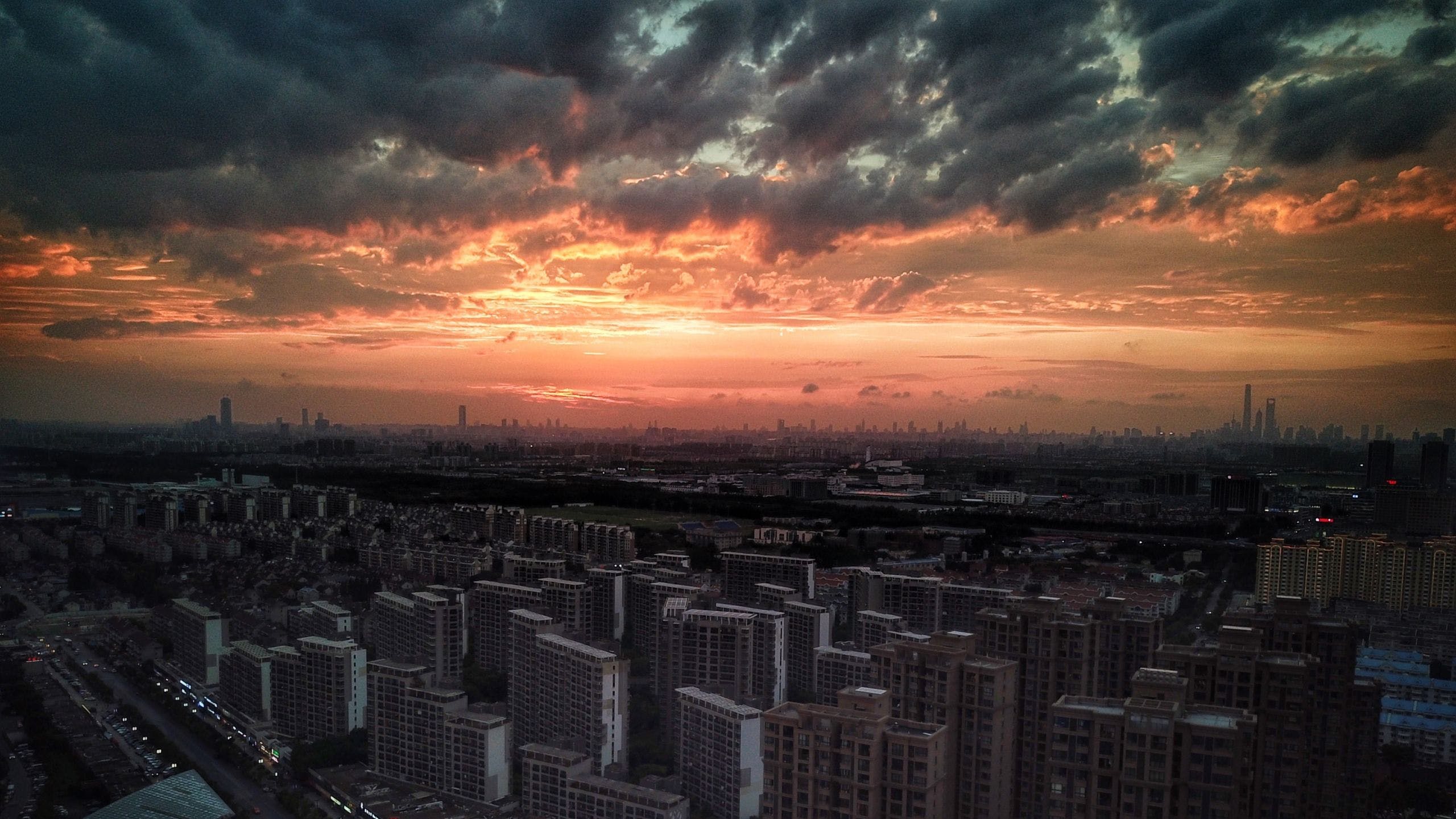 2560x1441 HD Urban City Sunset Wallpaper