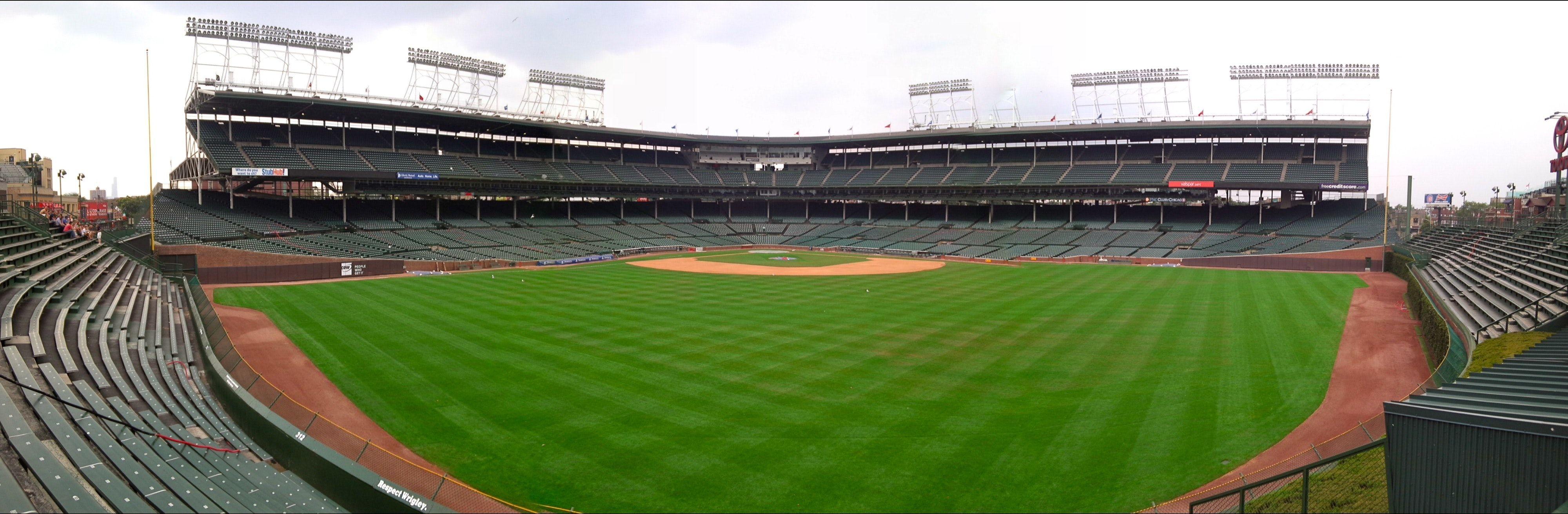 4000x1312 Free of Wrigley Field