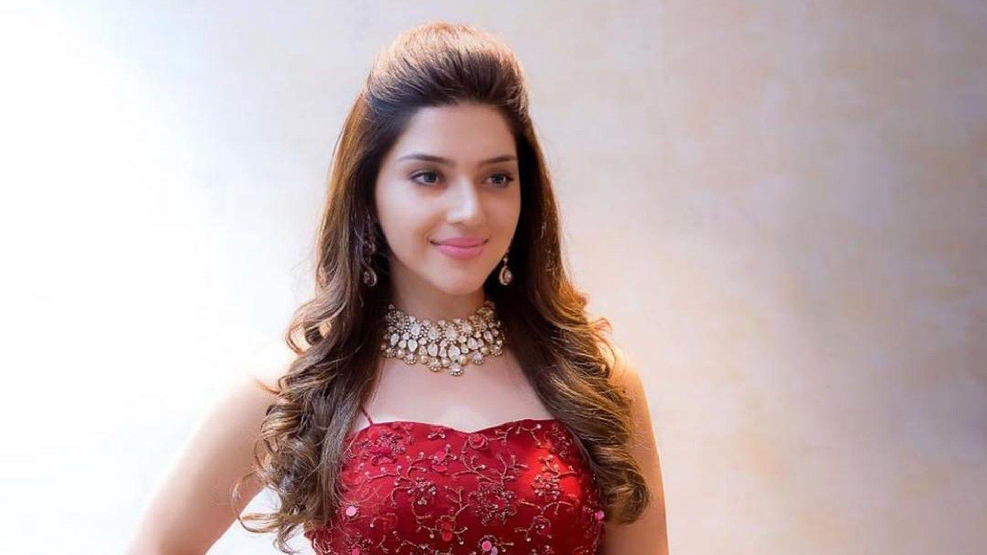 Mehreen Pirzada Desktop Wallpapers Top Free Mehreen Pirzada Images, Photos, Reviews