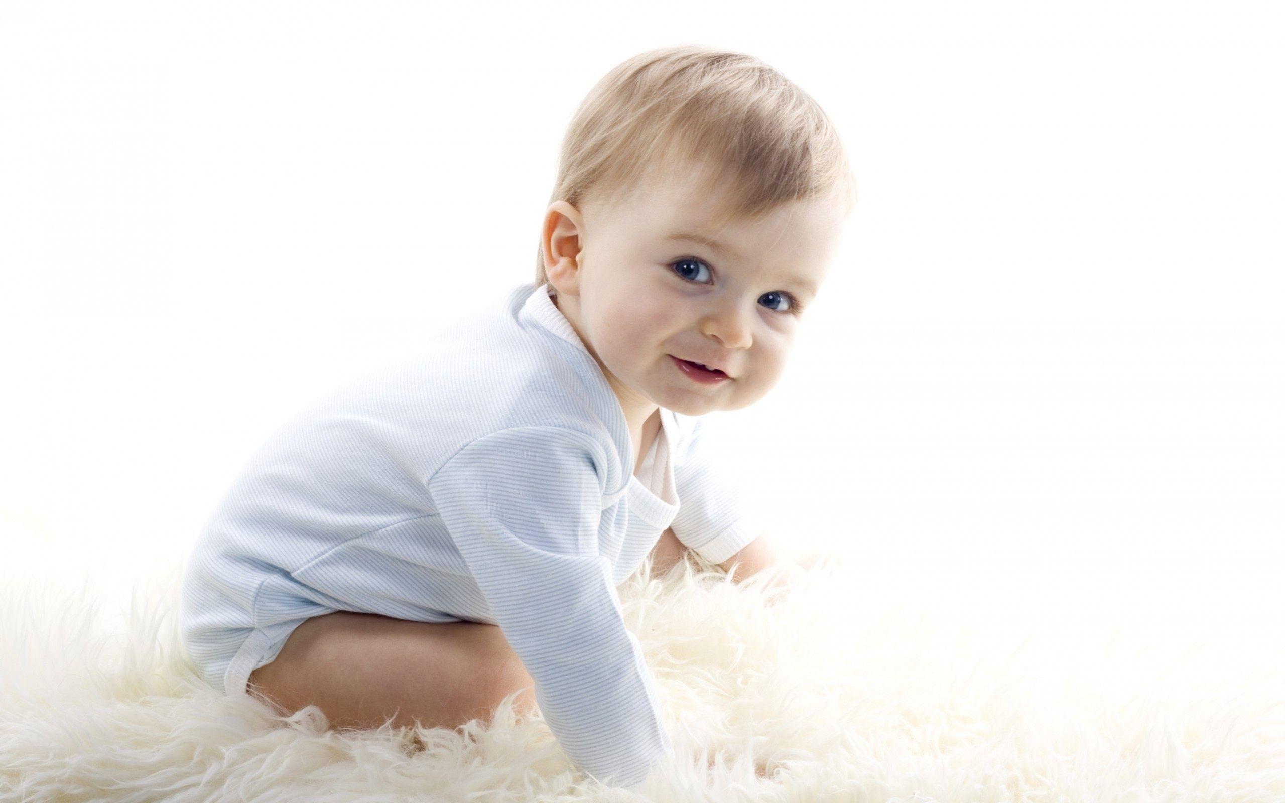 2560x1600 Cute Baby Boy Wallpaper