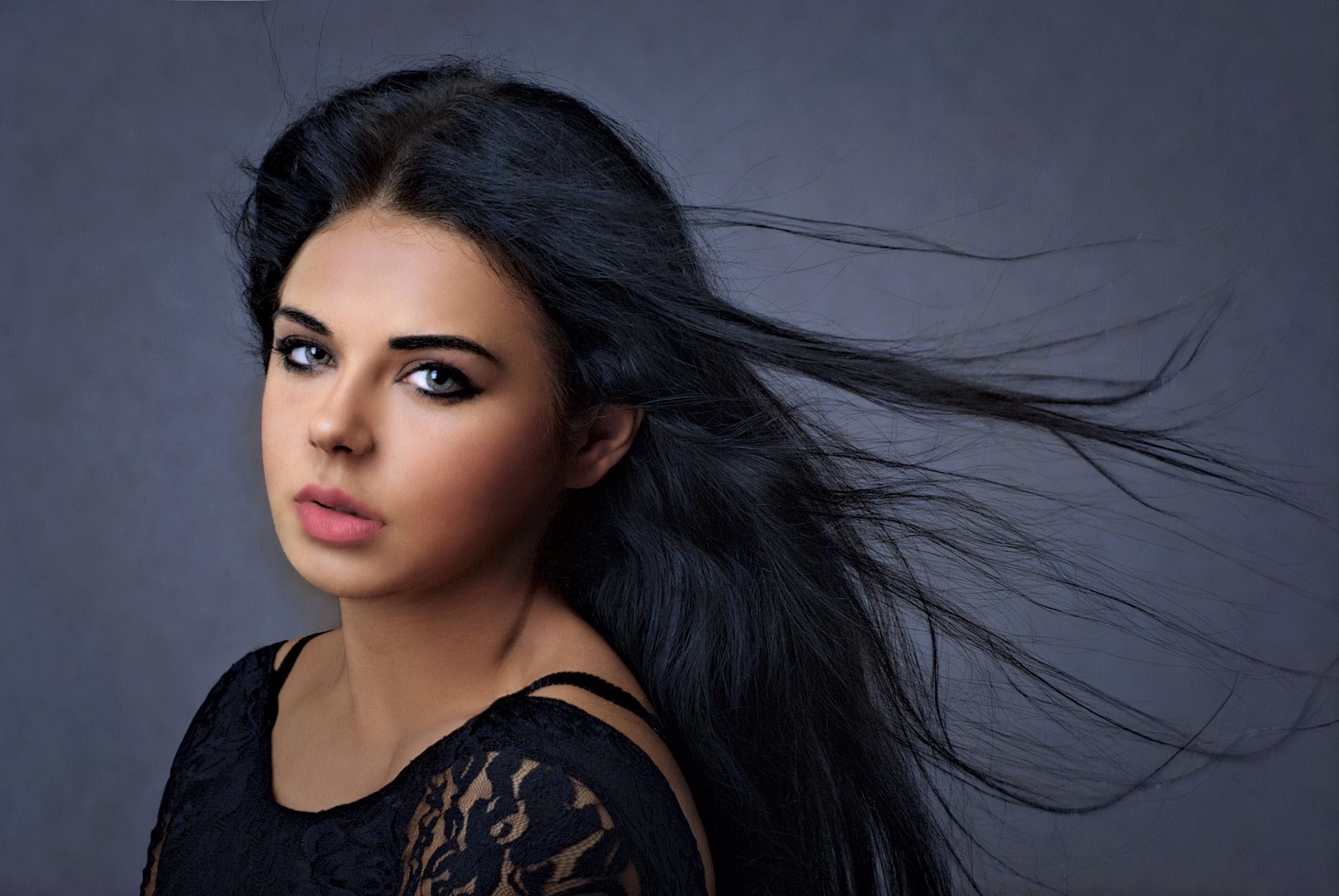 2560x1713 HD Cover Girl Model Face Wallpaper