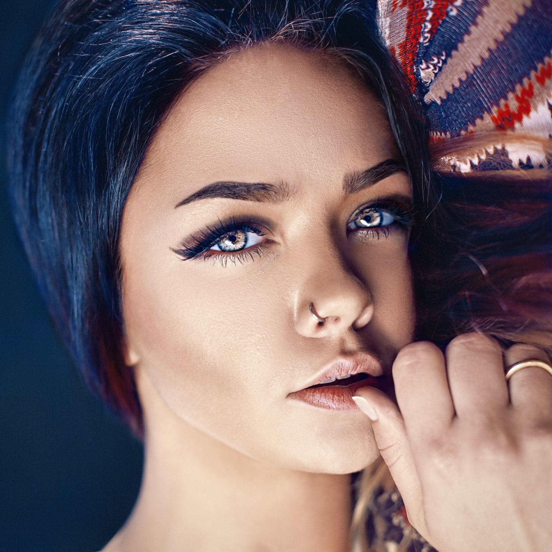 1920x1920 HD Cover Girl Face Makeup Wallpaper