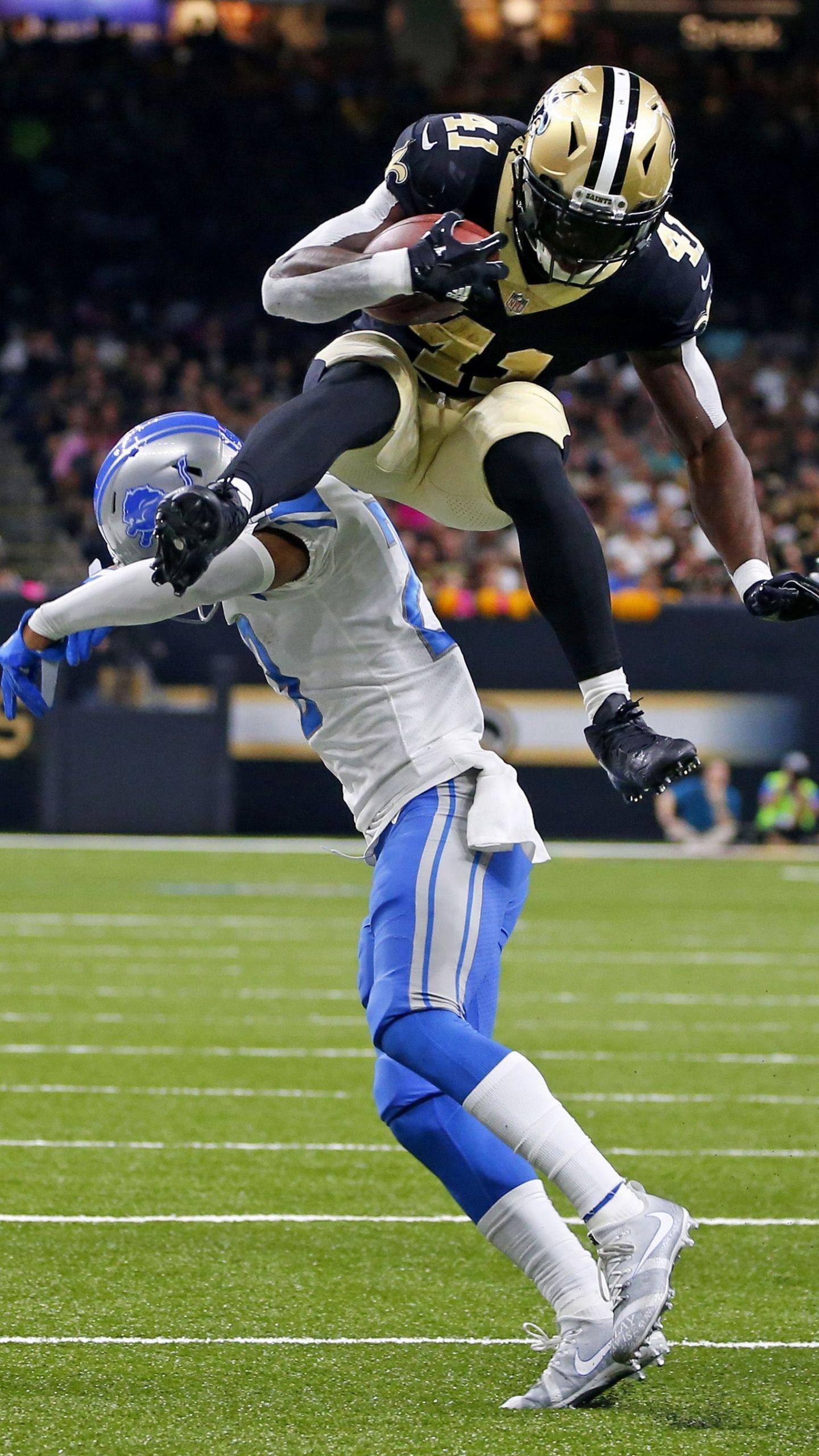 1440x2560 Free download Alvin Kamara going UP for his Saints in Week 6