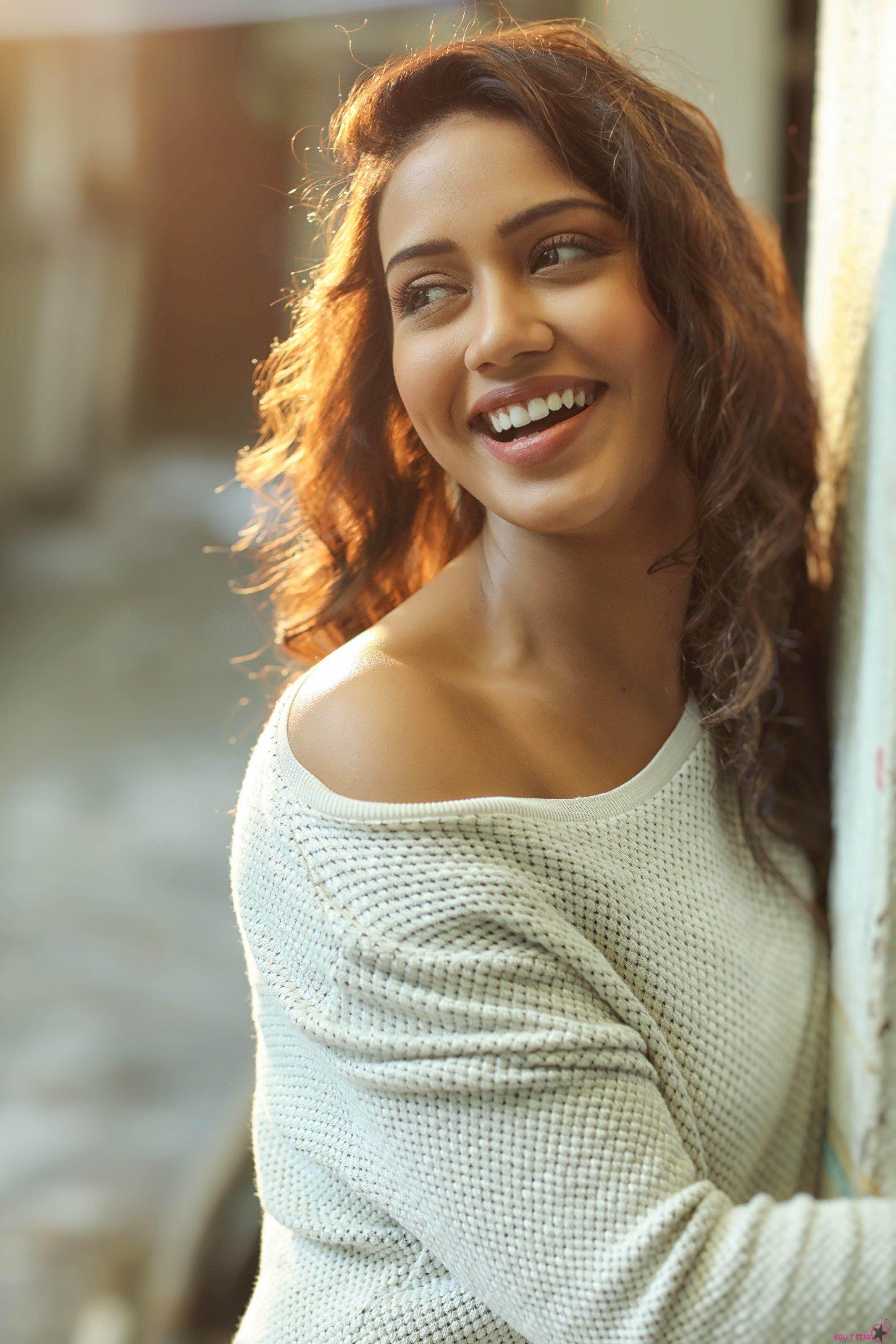 2133x3200 Nivetha Pethuraj New Stills 14 Wallpaperx3200