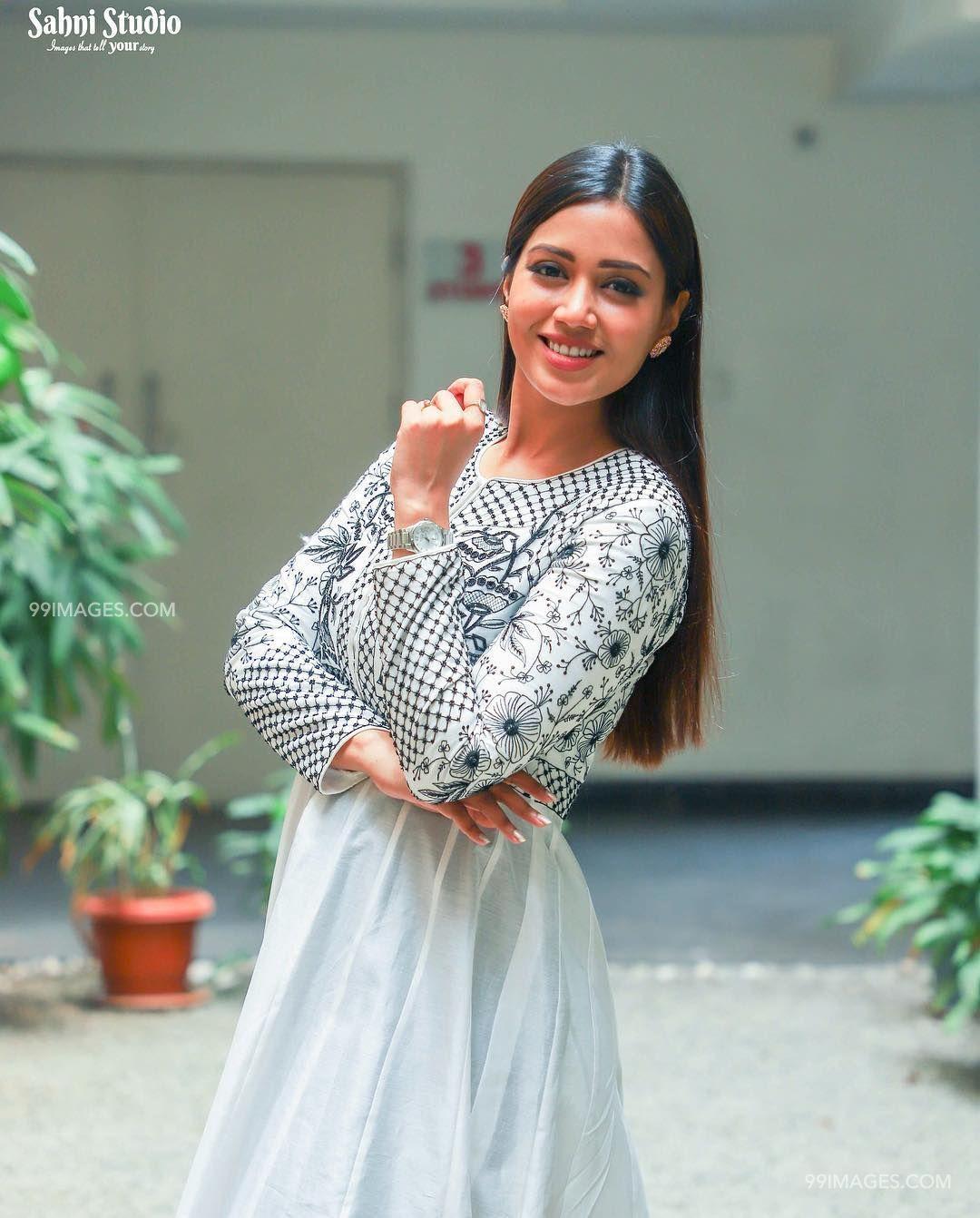 1080x1342 Nivetha Pethuraj Beautiful HD Photohoot Stills