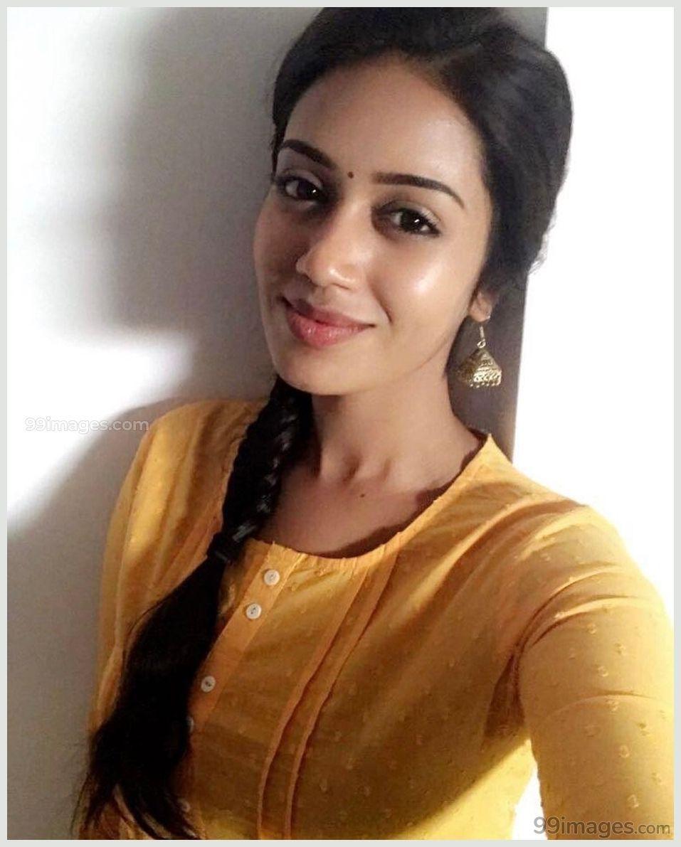 957x1191 Nivetha Pethuraj Beautiful HD Photohoot Stills & Mobile