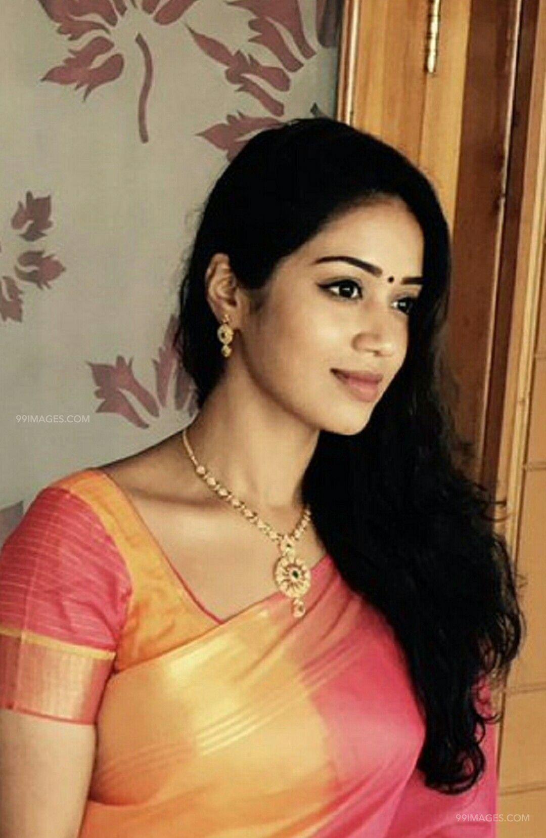 1080x1657 Nivetha Pethuraj Beautiful HD Photohoot Stills