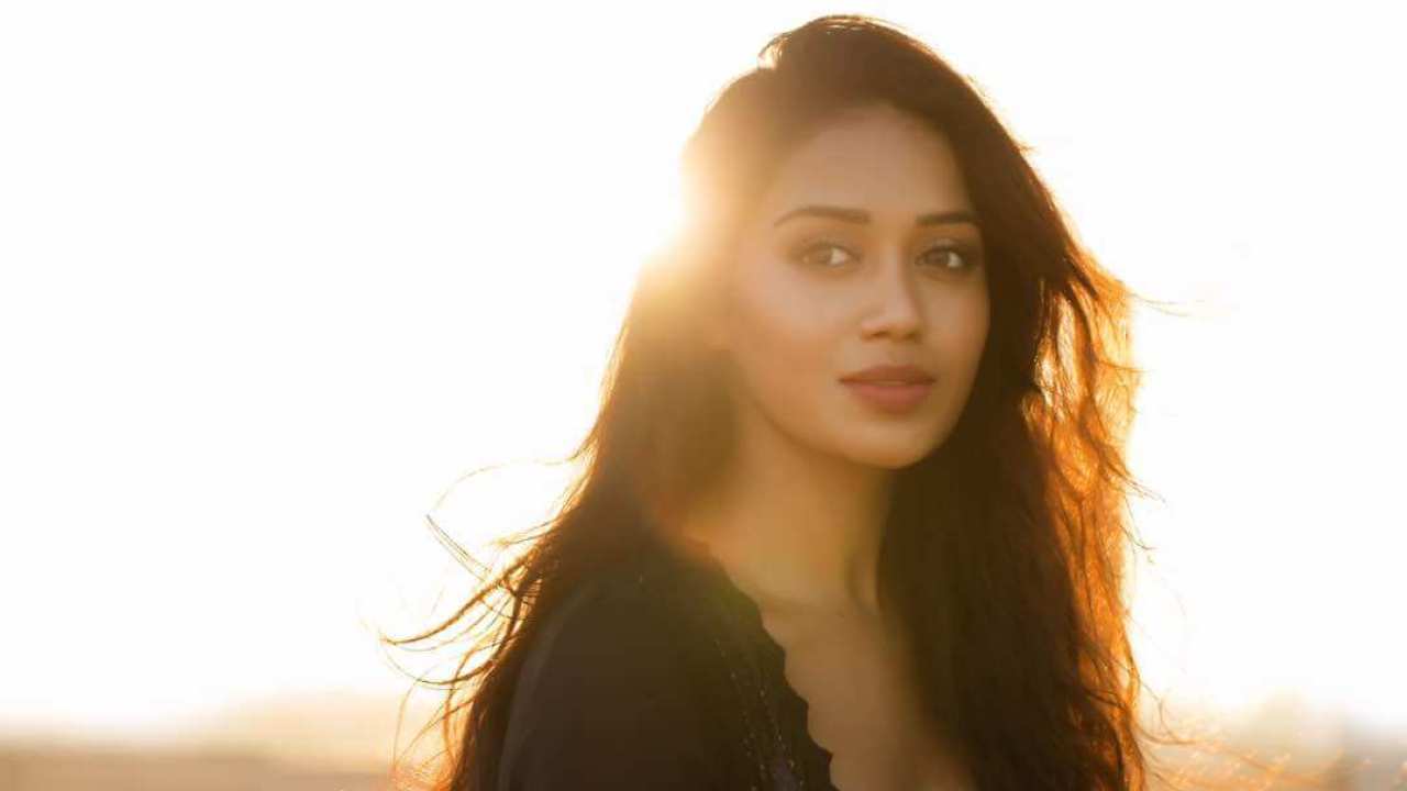 1280x720 Nivetha Pethuraj Wiki, Biography, Age, Husband, Movies