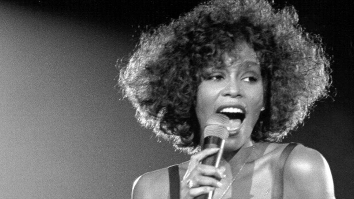 Whitney Houston Wallpapers - Top Free Whitney Houston Backgrounds ...