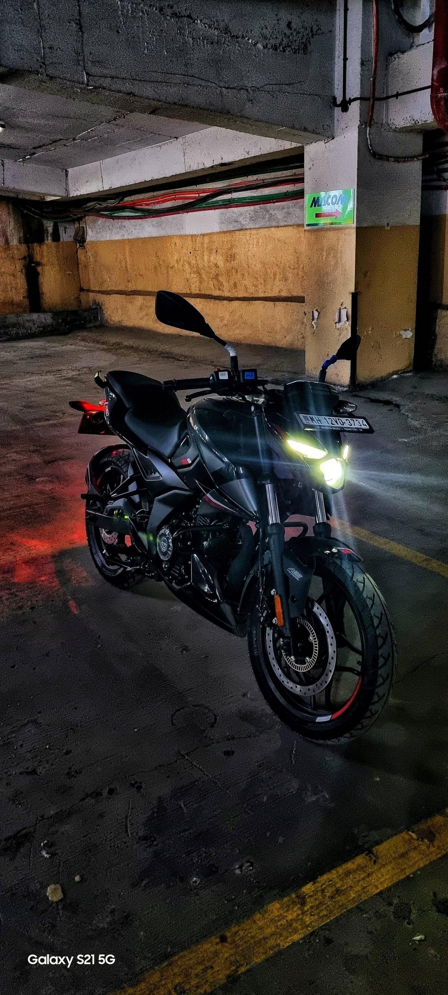 1453x3226 My Bajaj pulsar N160 [1816×4032]