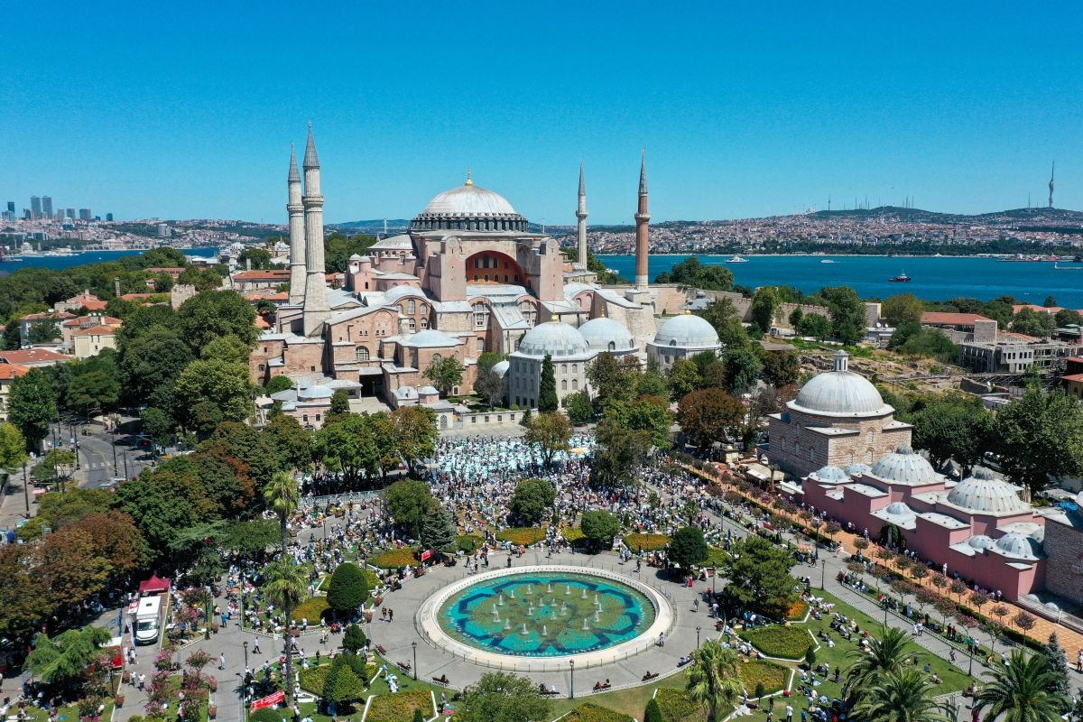 1200x800 Hagia Sophia: Symbol of Peace and Diversity, Commentaries Yavuz Selim Kıran