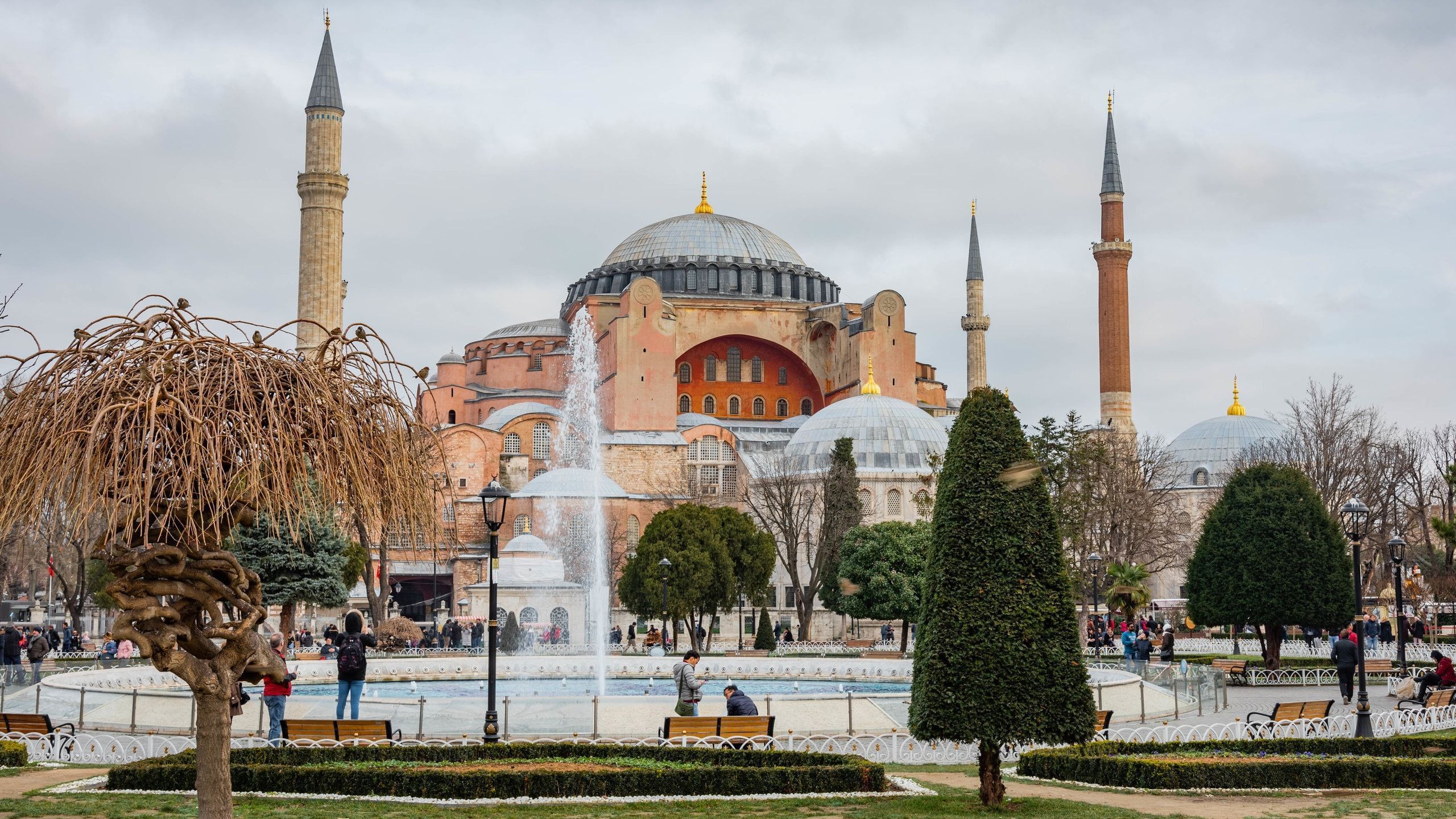 2560x1440 Hagia Sophia and Activities
