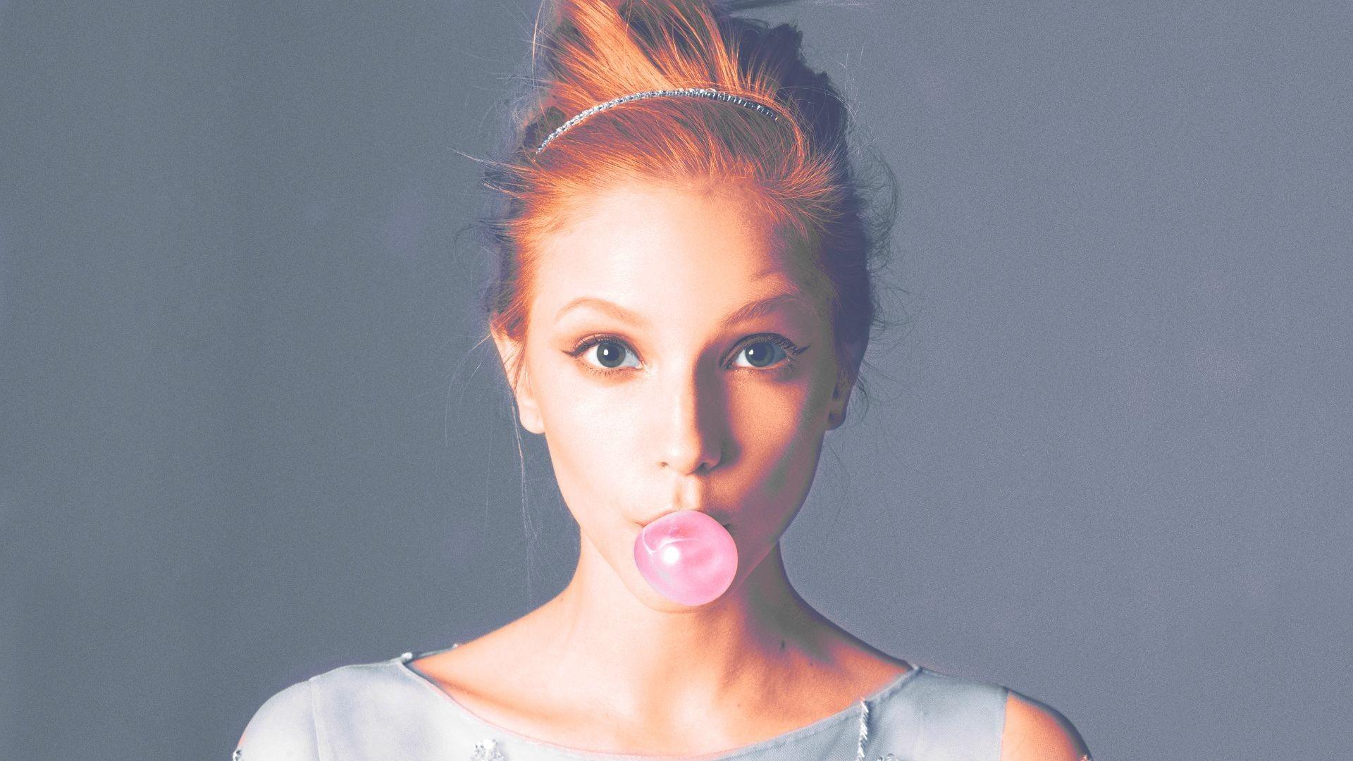 1920x1080 Girl With Bubblegum Bubble HD Wallpaperx1080