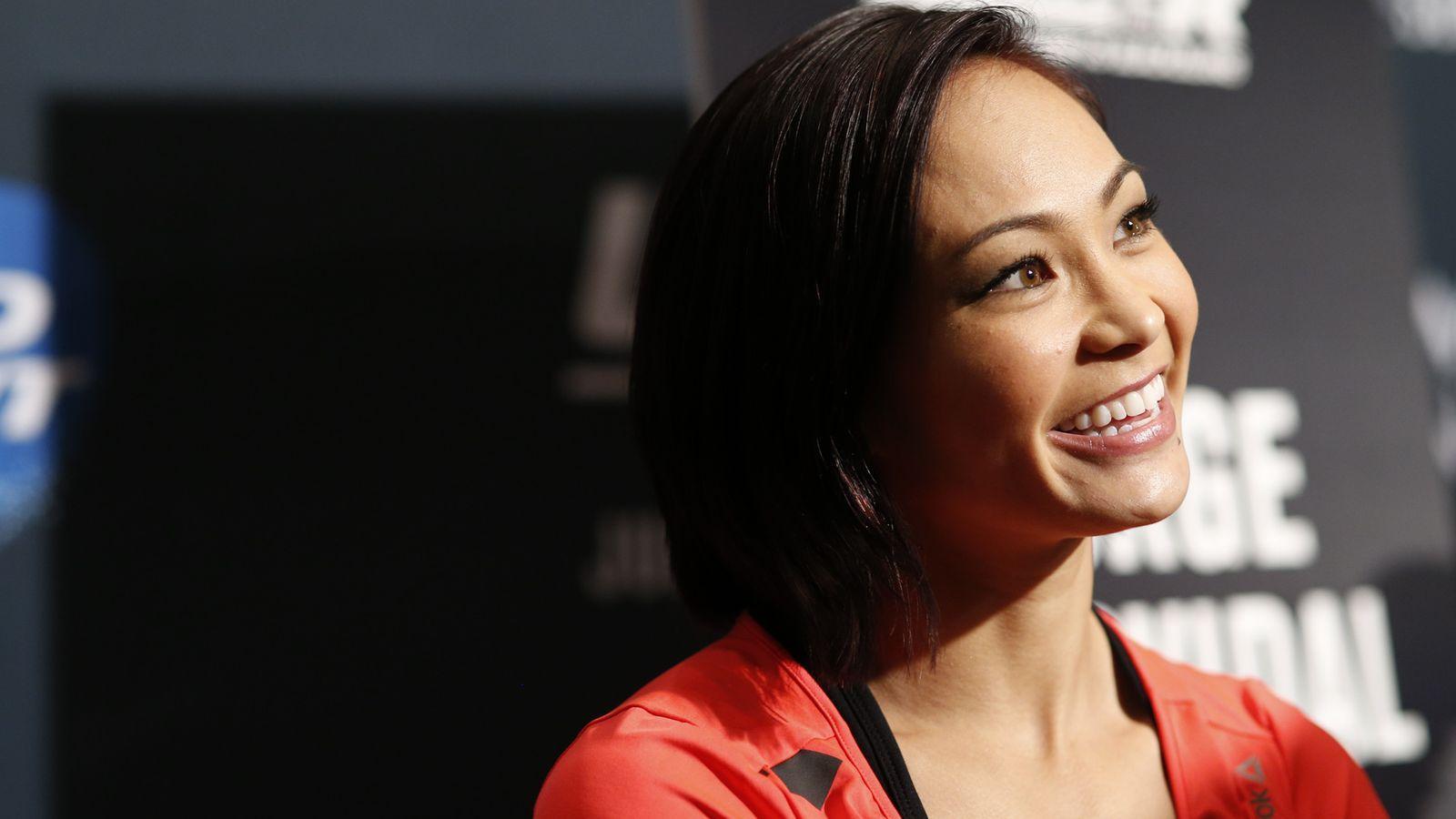 1600x900 Michelle Waterson Wallpaper Image Photo Picture Background