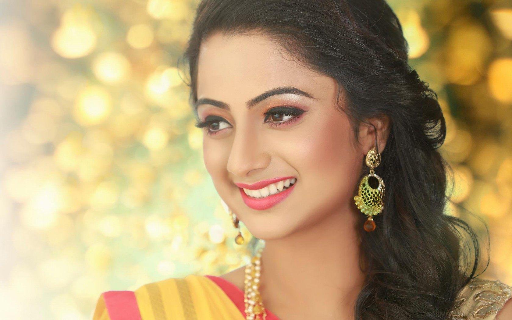 1680x1050 Namitha Pramod 1366x768 Resolution HD 4k Wallpaper
