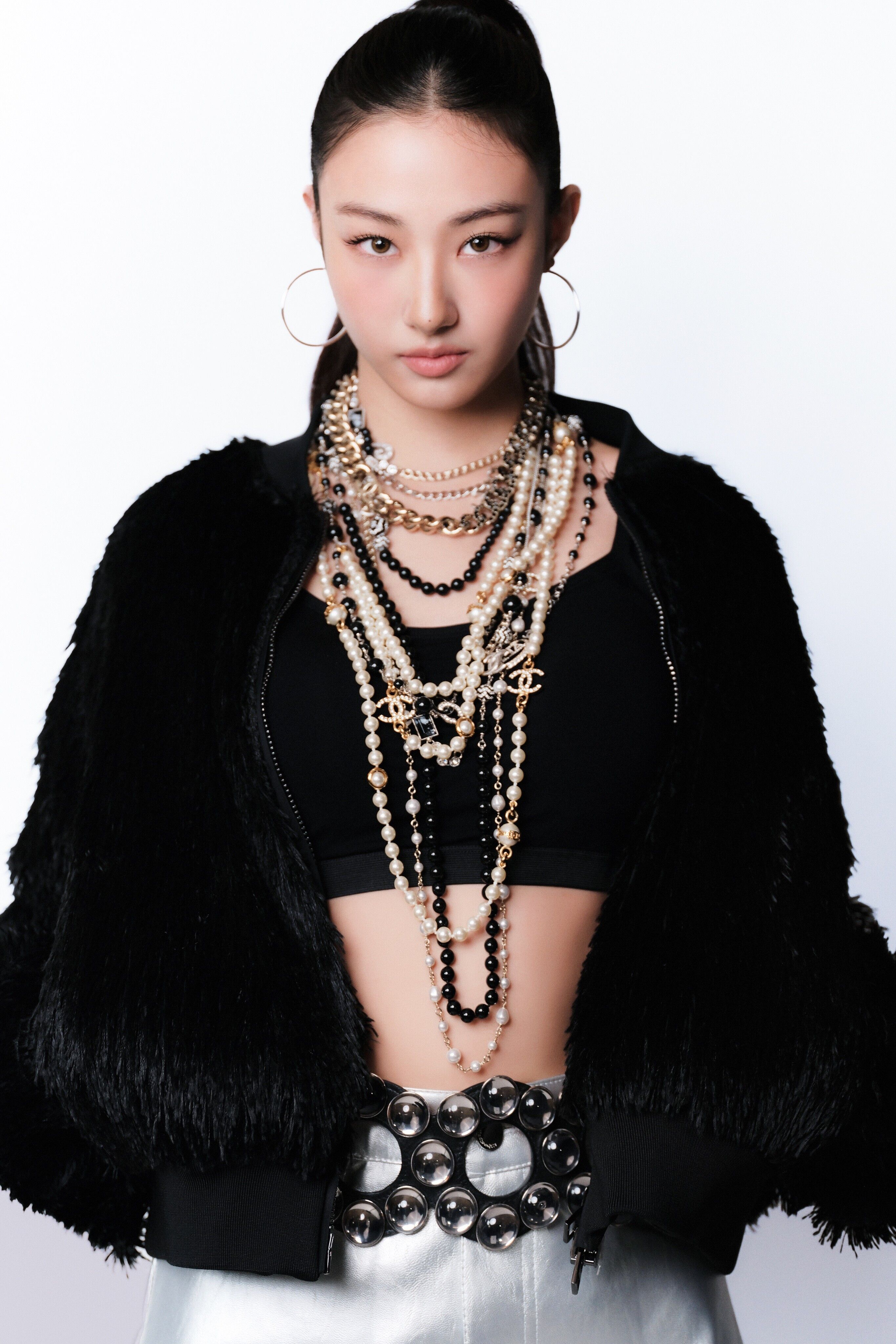 2731x4096 MEOVV Debut Concept Photo Released