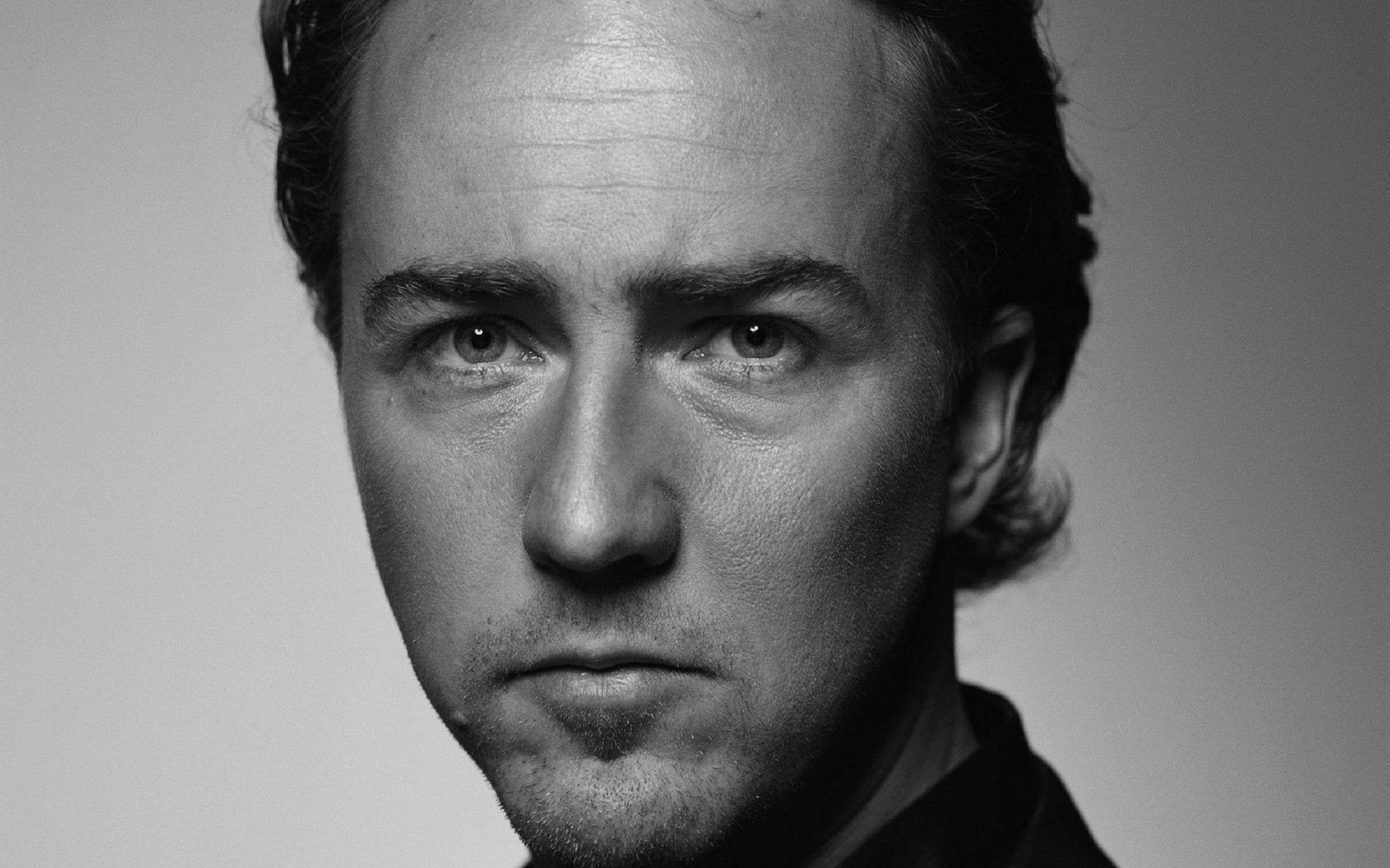 2560x1600 Edward Norton Wallpaper Background