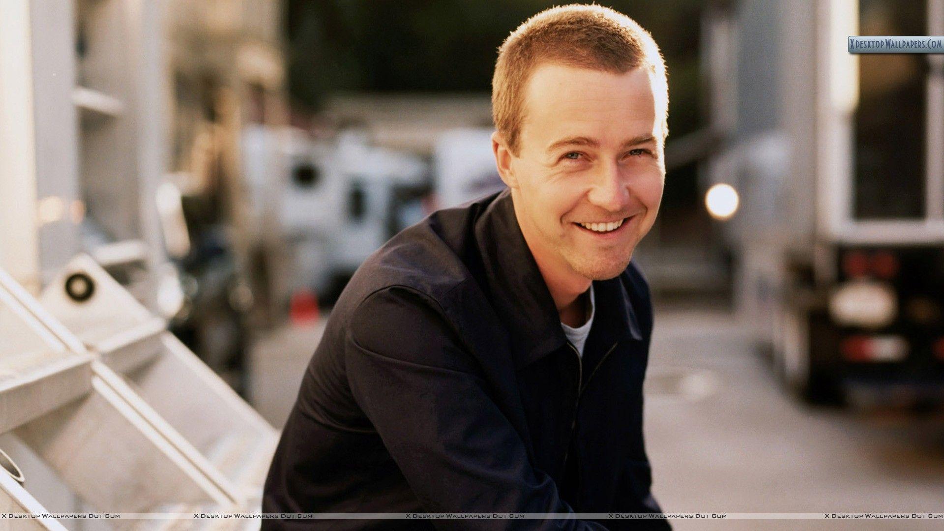 1920x1080 Edward Norton Smiling Face Photohoot Wallpaper