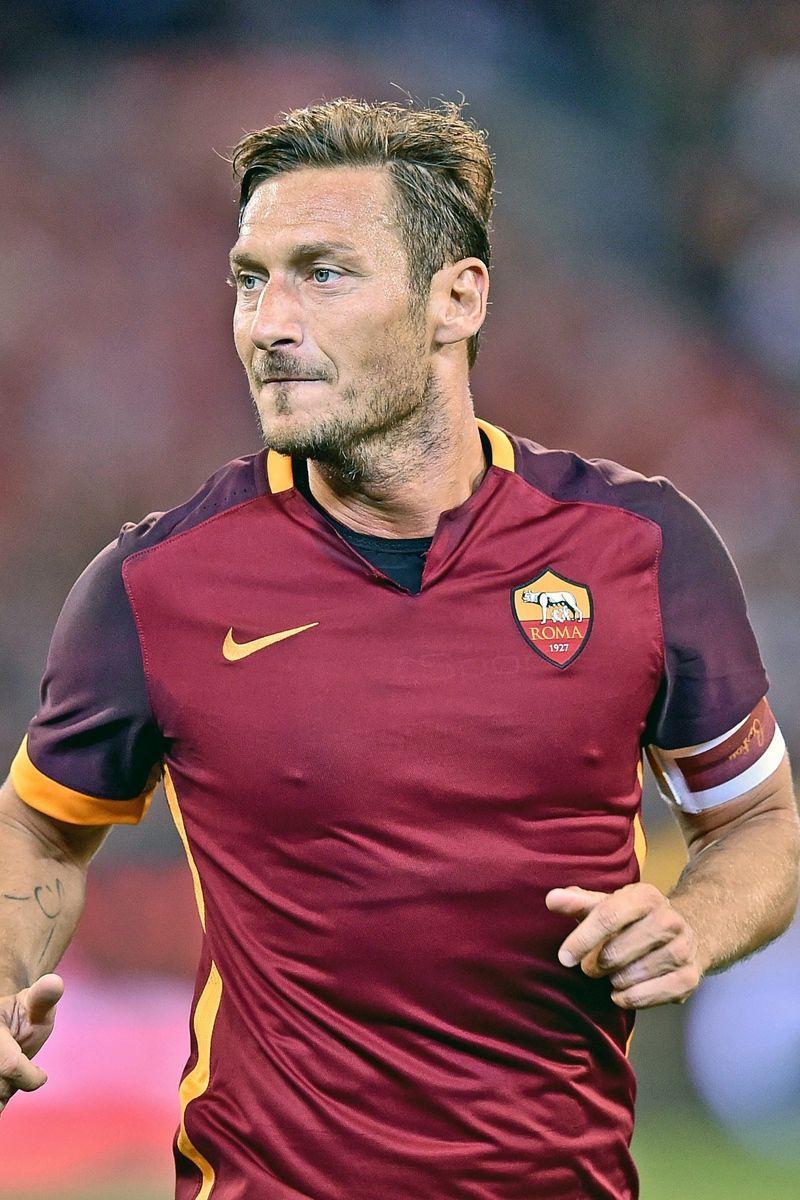 800x1200 Download wallpaper 800x1200 francesco totti, roma