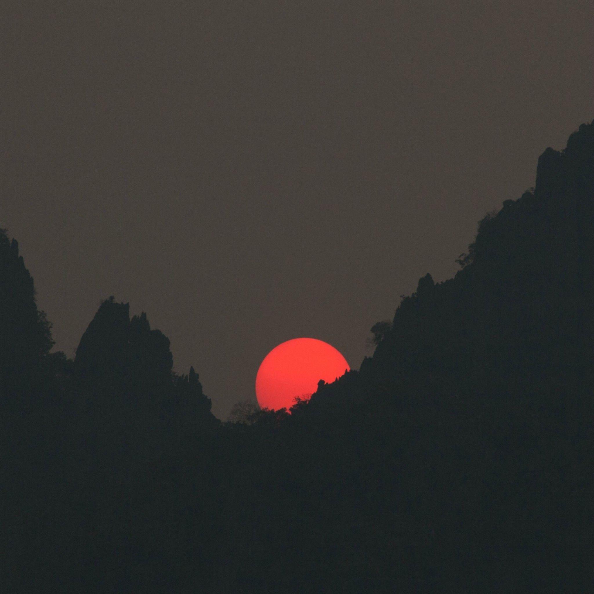 2048x2048 minimal sunset to see more beauty in simplicity