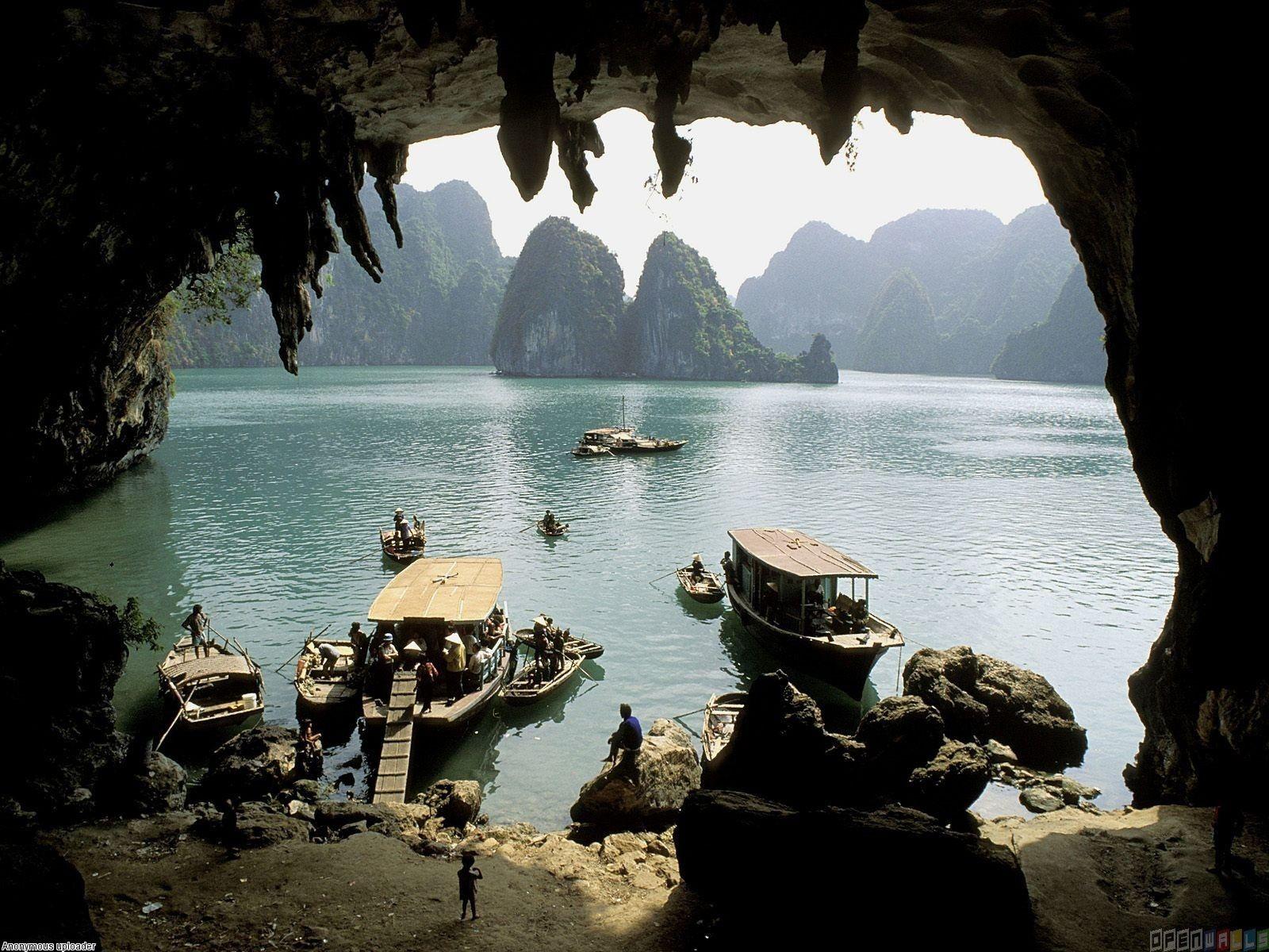 1600x1200 Vinh ha long grotto, vietnam wallpaper