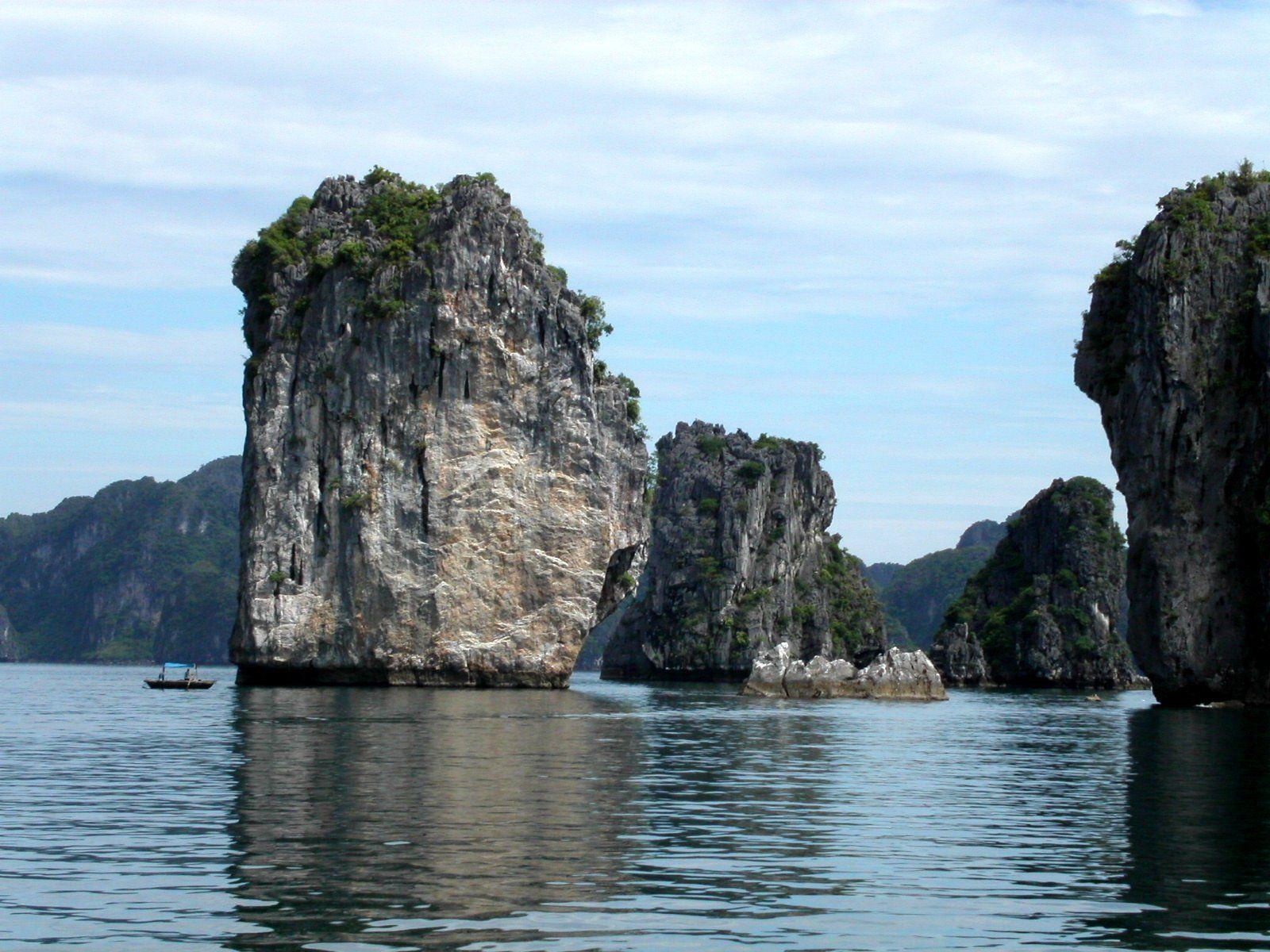 1600x1200 Halong Bay in