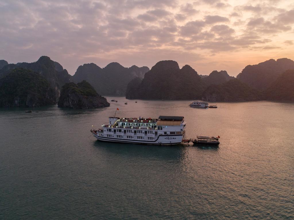 1024x768 Halong Paloma Cruise, Ha Long