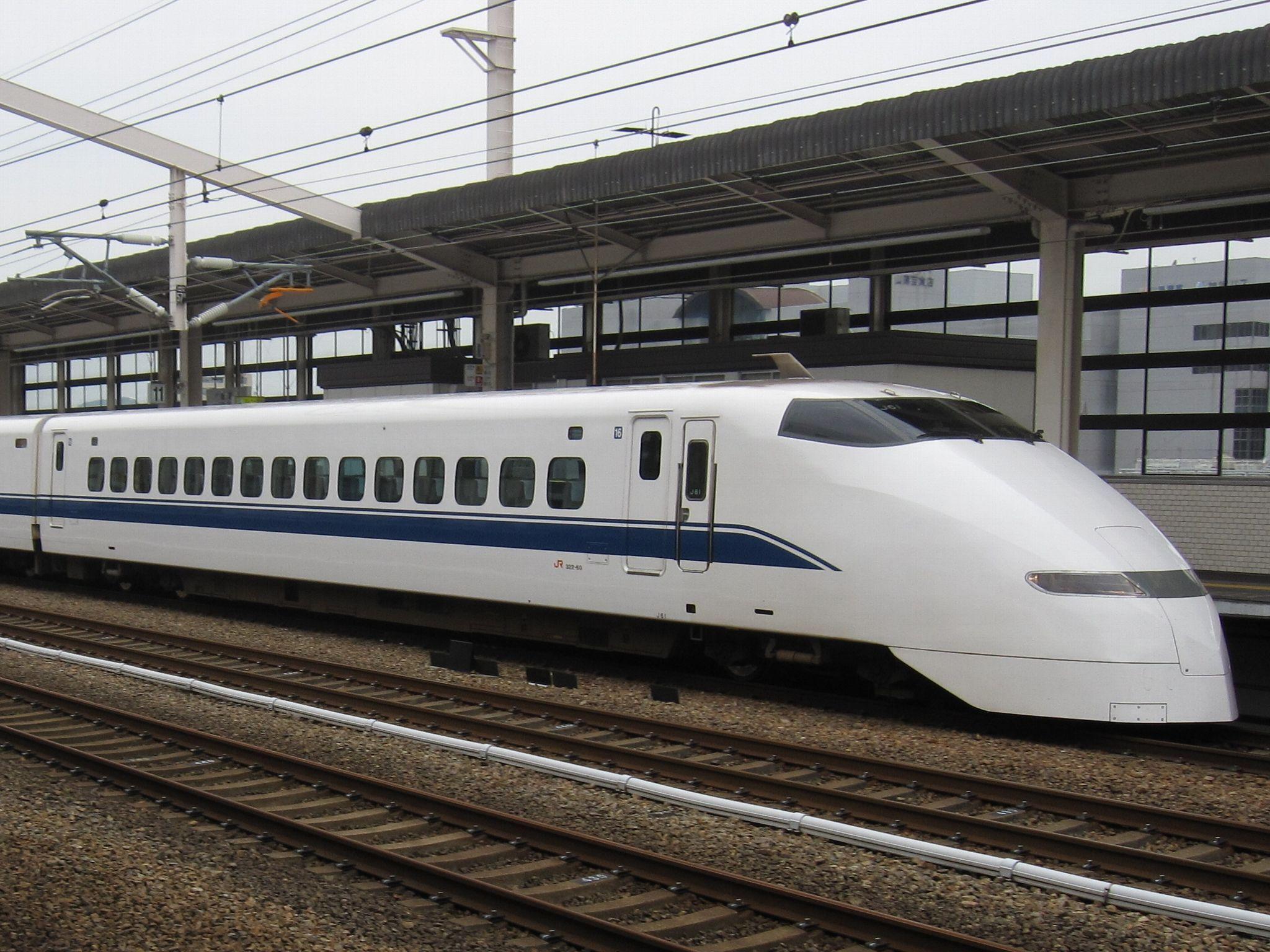 2048x1536 Shinkansen 300 Series J61 at Himeji Station [2048x1536] Want