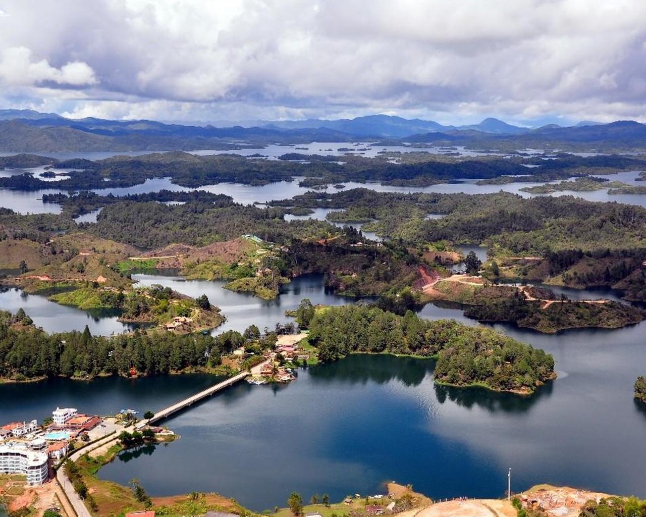 1280x1024 Medellin Wallpaper for Android
