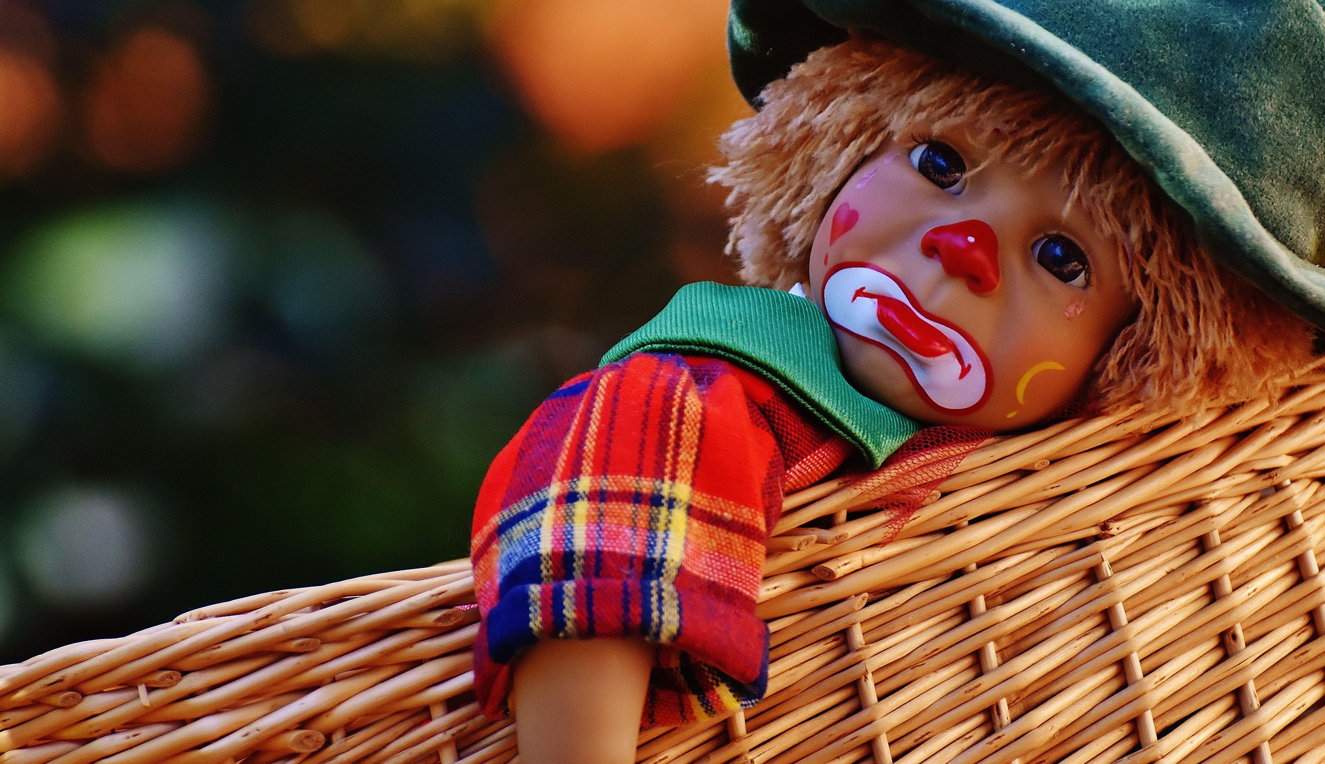 4638x2675 Sad Clown Doll in Basket · Free