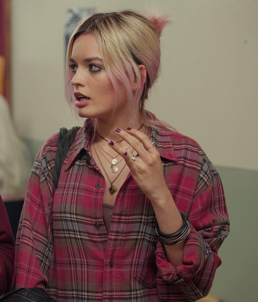 898x1050 Emma Mackey Wallpaper