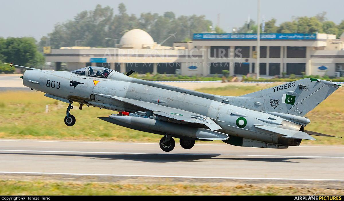 1200x701 Air Force Chengdu F 7pg In Sukkur Airport, HD