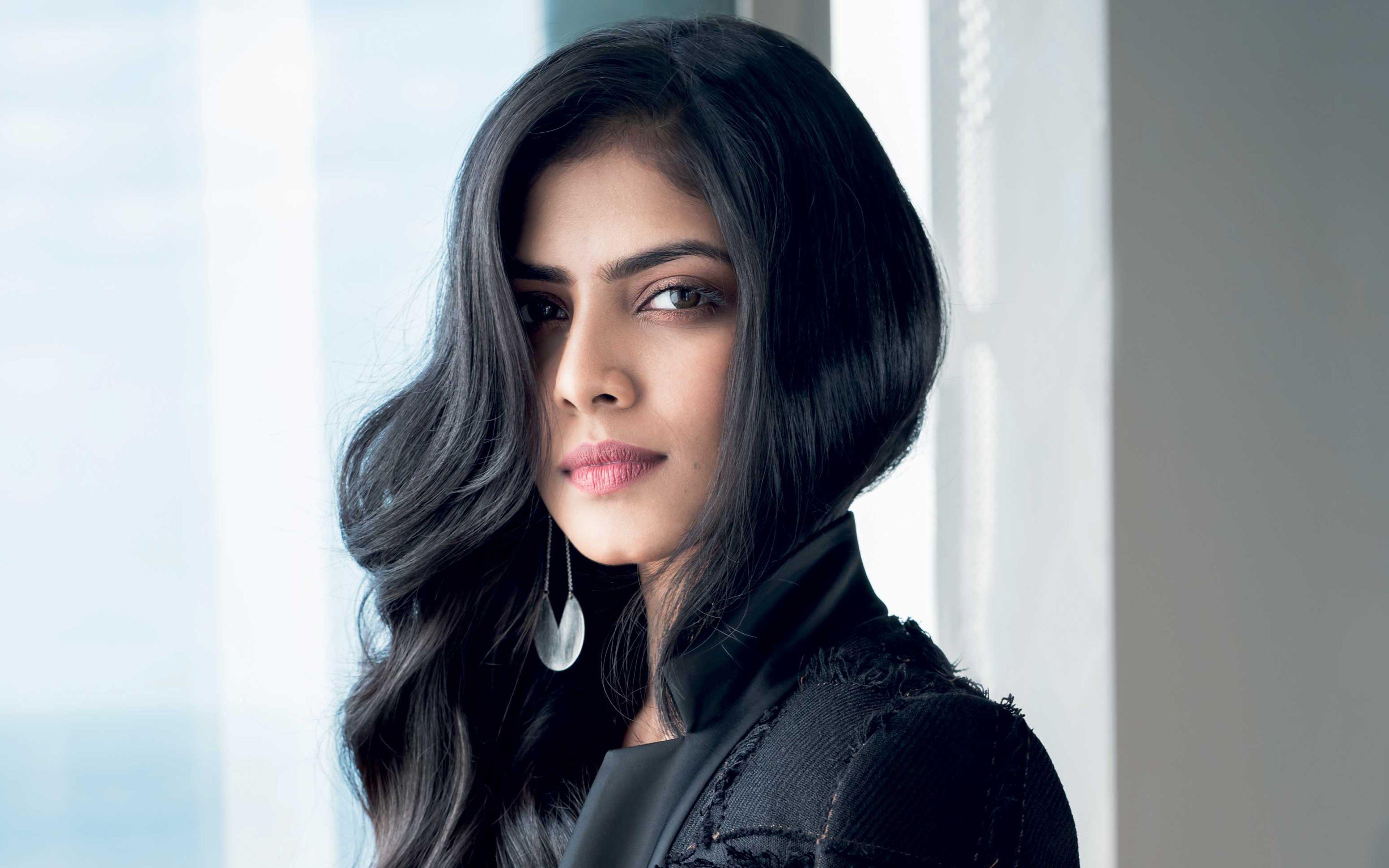 3840x2400 Download wallpaper Malavika Mohanan, 4k, indian actress