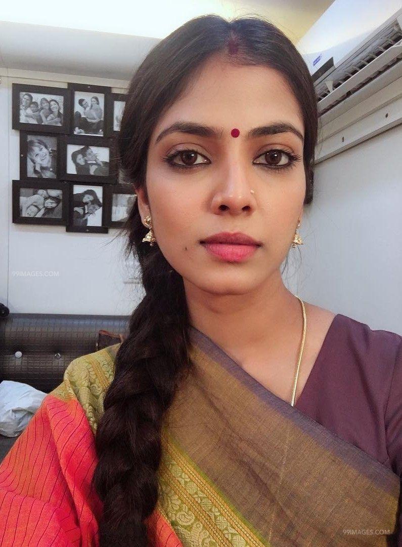 795x1080 Actress Malavika Mohanan Latest Hot Photohoot