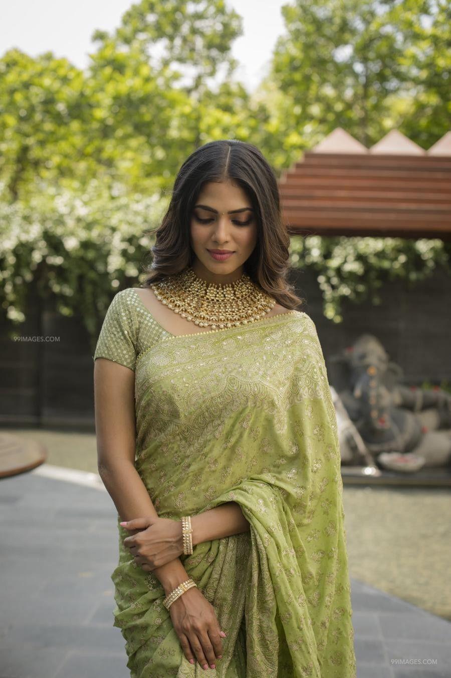 900x1351 Actress Malavika Mohanan Latest Hot Photohoot