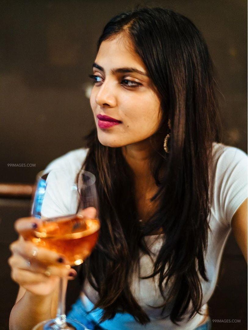 813x1080 Actress Malavika Mohanan Latest Hot Photohoot