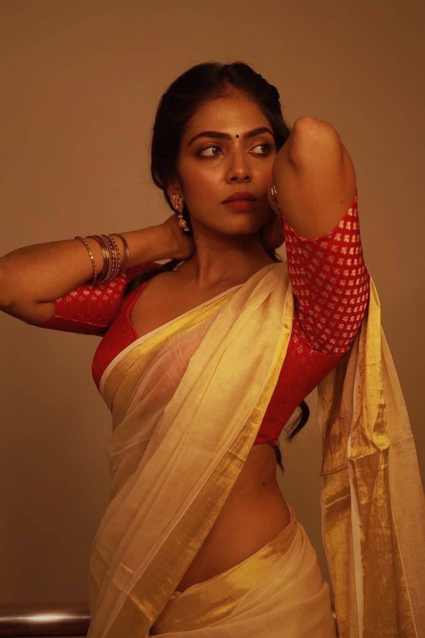 853x1280 malavika mohanan wallpaper