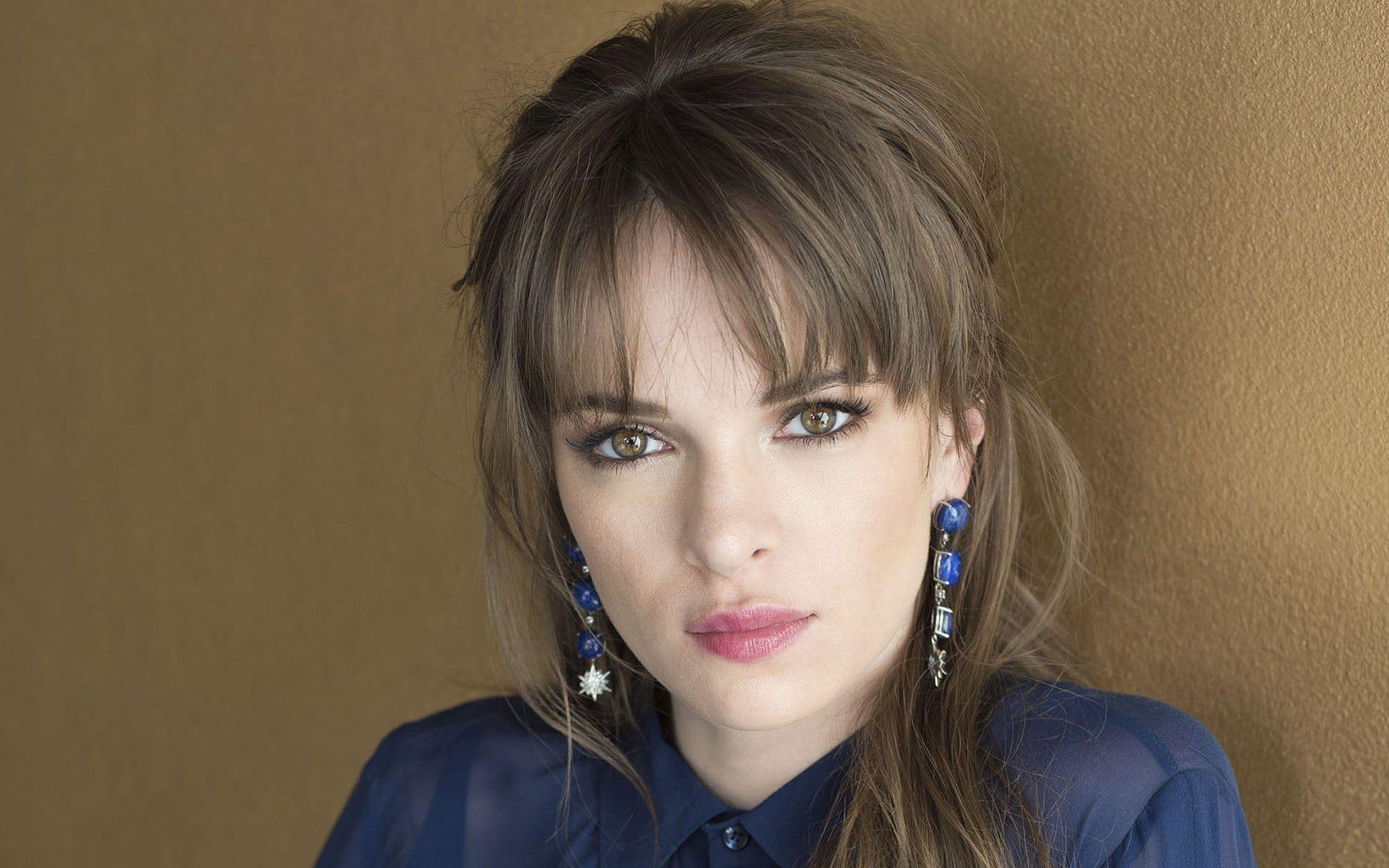 1920x1200 Danielle Panabaker Wallpaper PC D75586