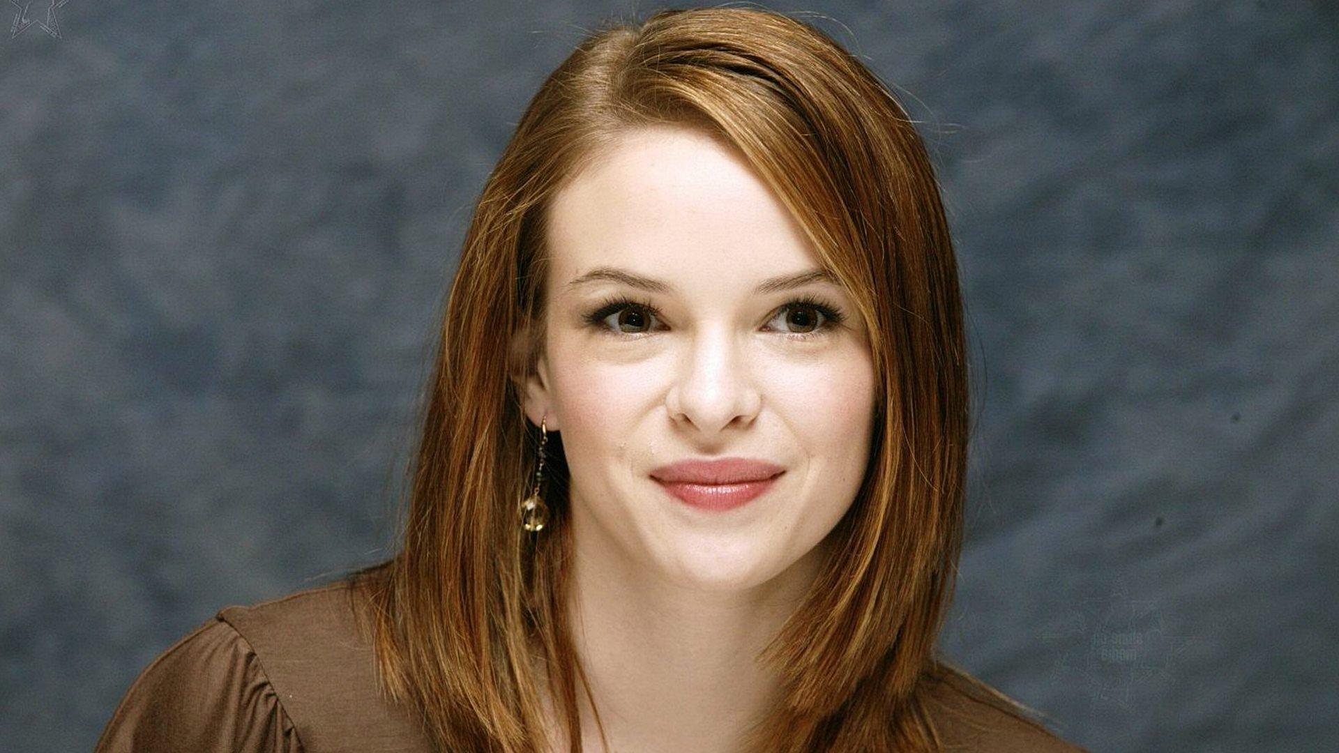1920x1080 Danielle Panabaker Wallpaper
