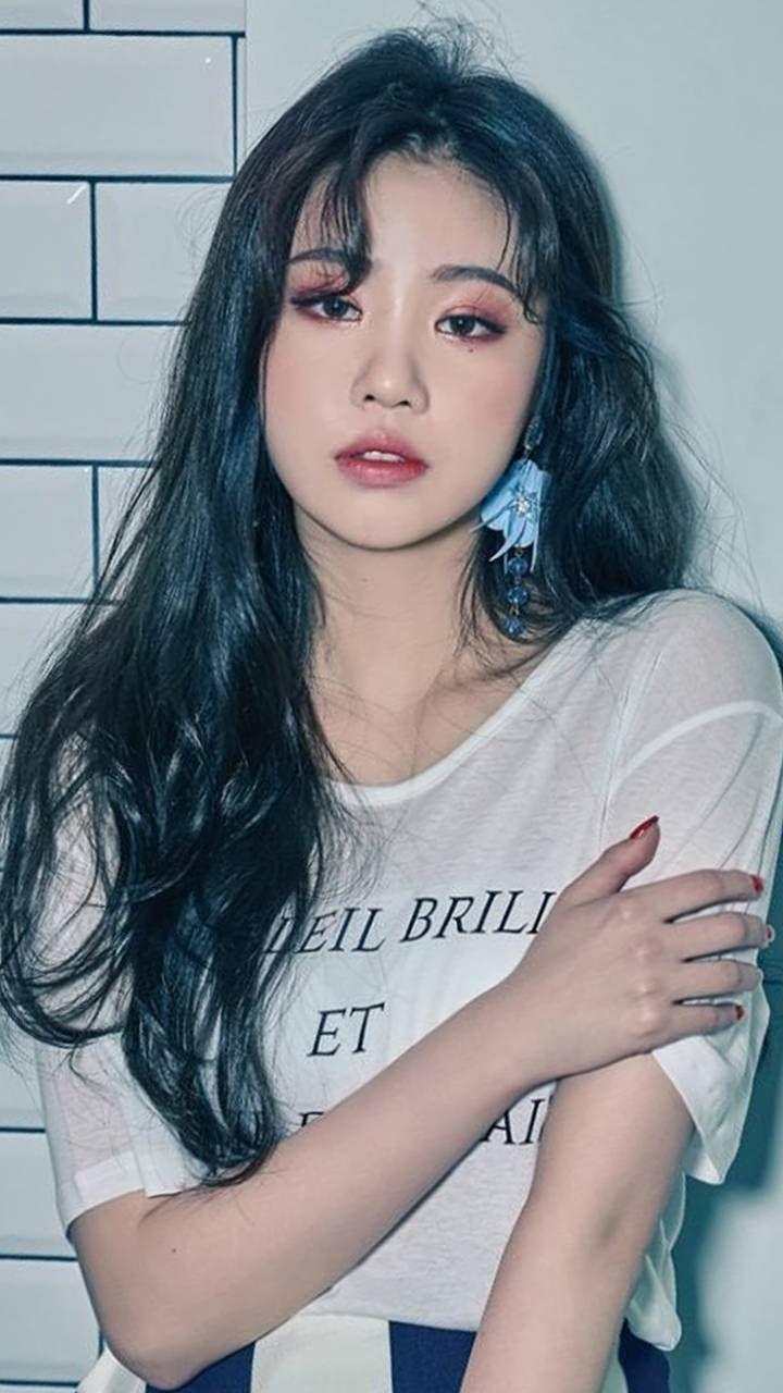 720x1280 Download G IDLE Soojin 03 Wallpaper