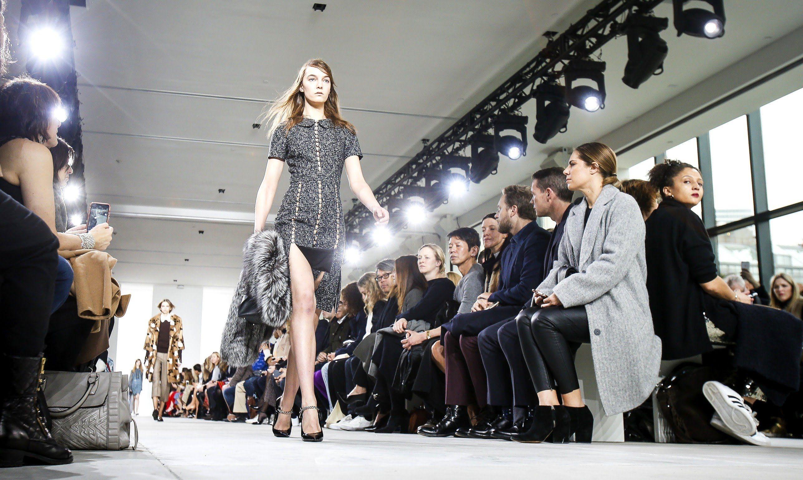 2576x1540 High Fashion Week Wallpaper Kors Show 2017