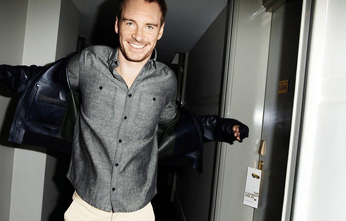 1332x850 Wallpaper smile, jacket, actor, male, shirt, grey, Michael