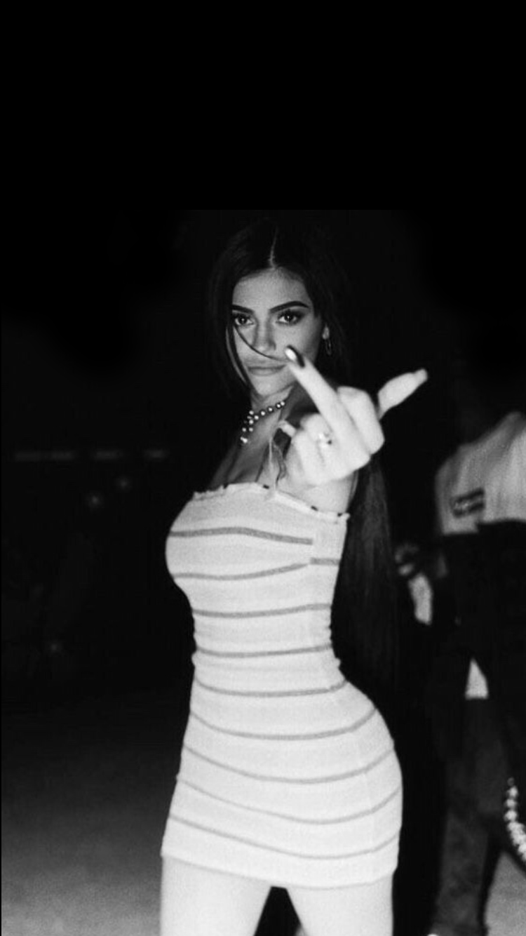 750x1334 Kylie Jenner 2019 Wallpaper