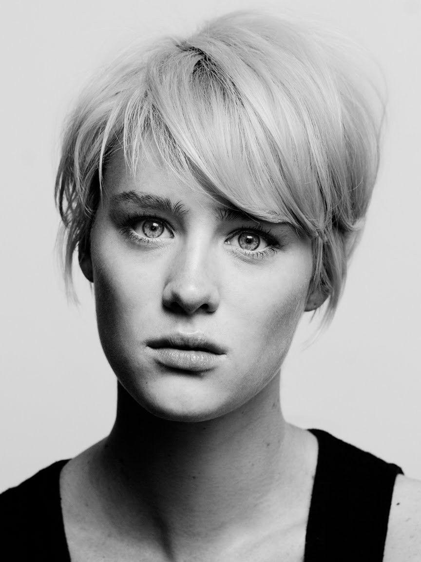 864x1152 Mackenzie Davis wallpaper