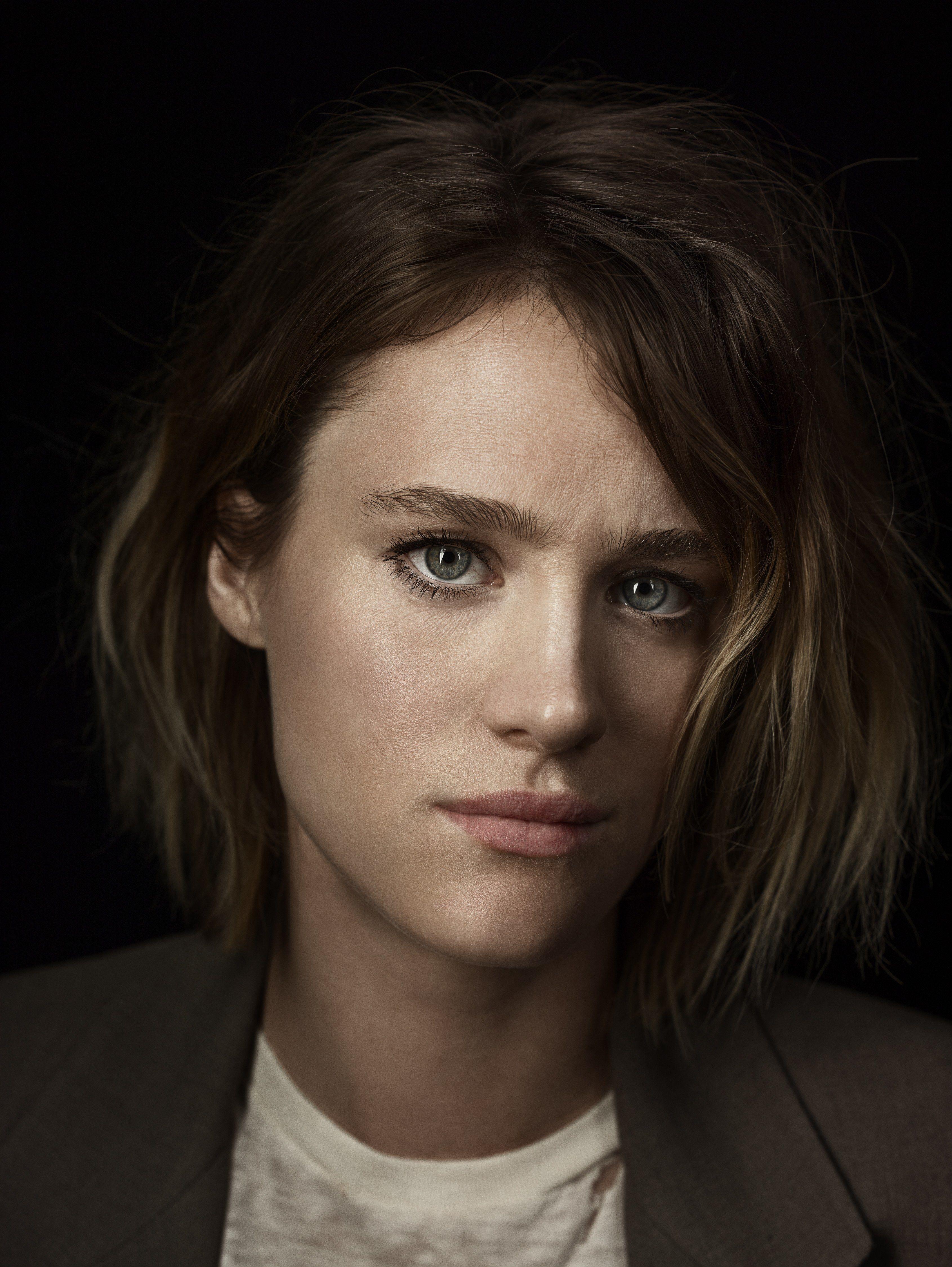 3381x4500 Mackenzie Davis, the Girl Genius of 'Halt and Catch Fire'