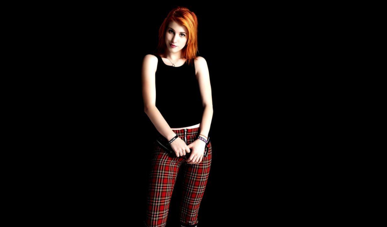 1229x721 Redhead Band Hayley Williams Simple Background Women