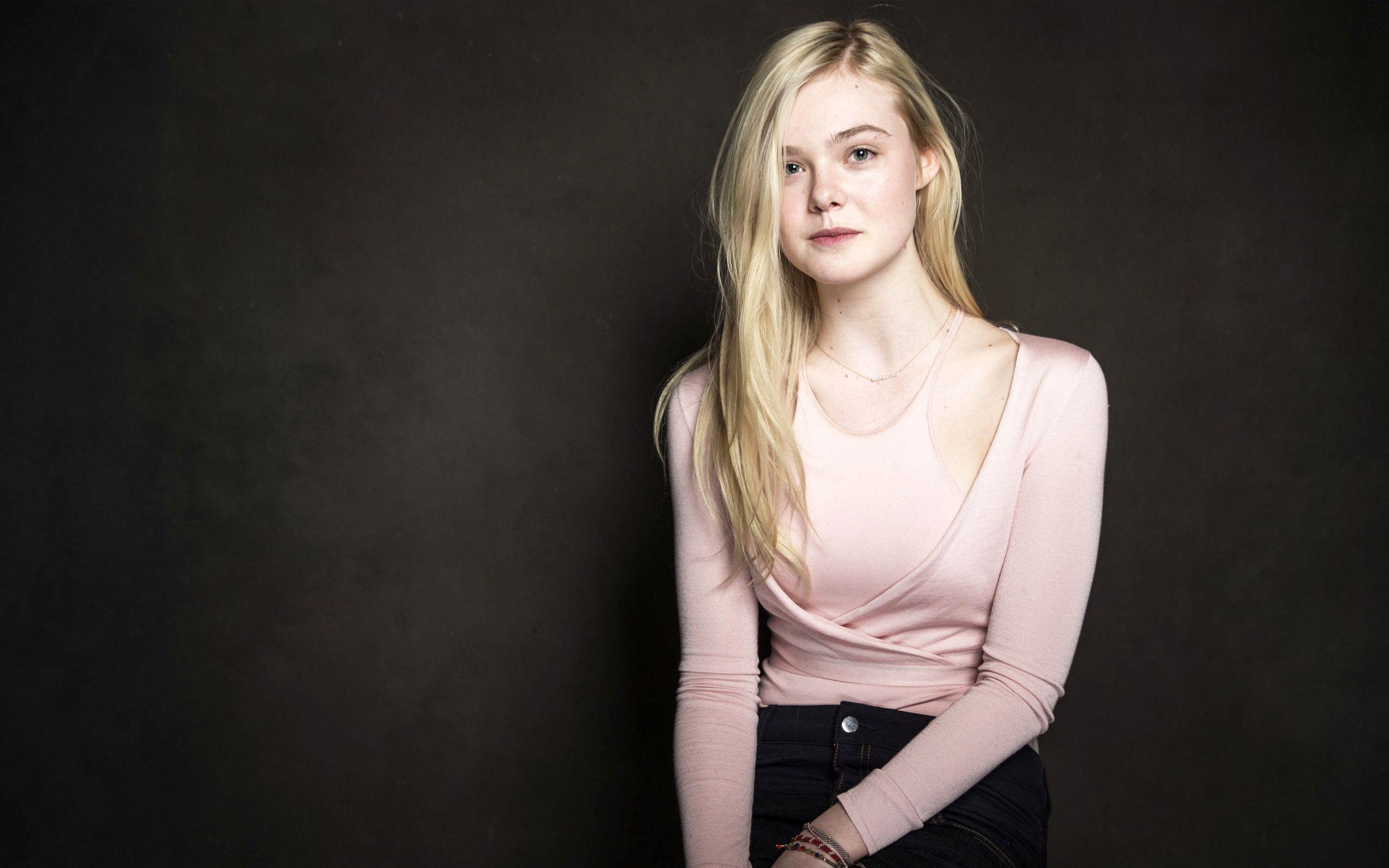2880x1800 Elle Fanning Wallpaper