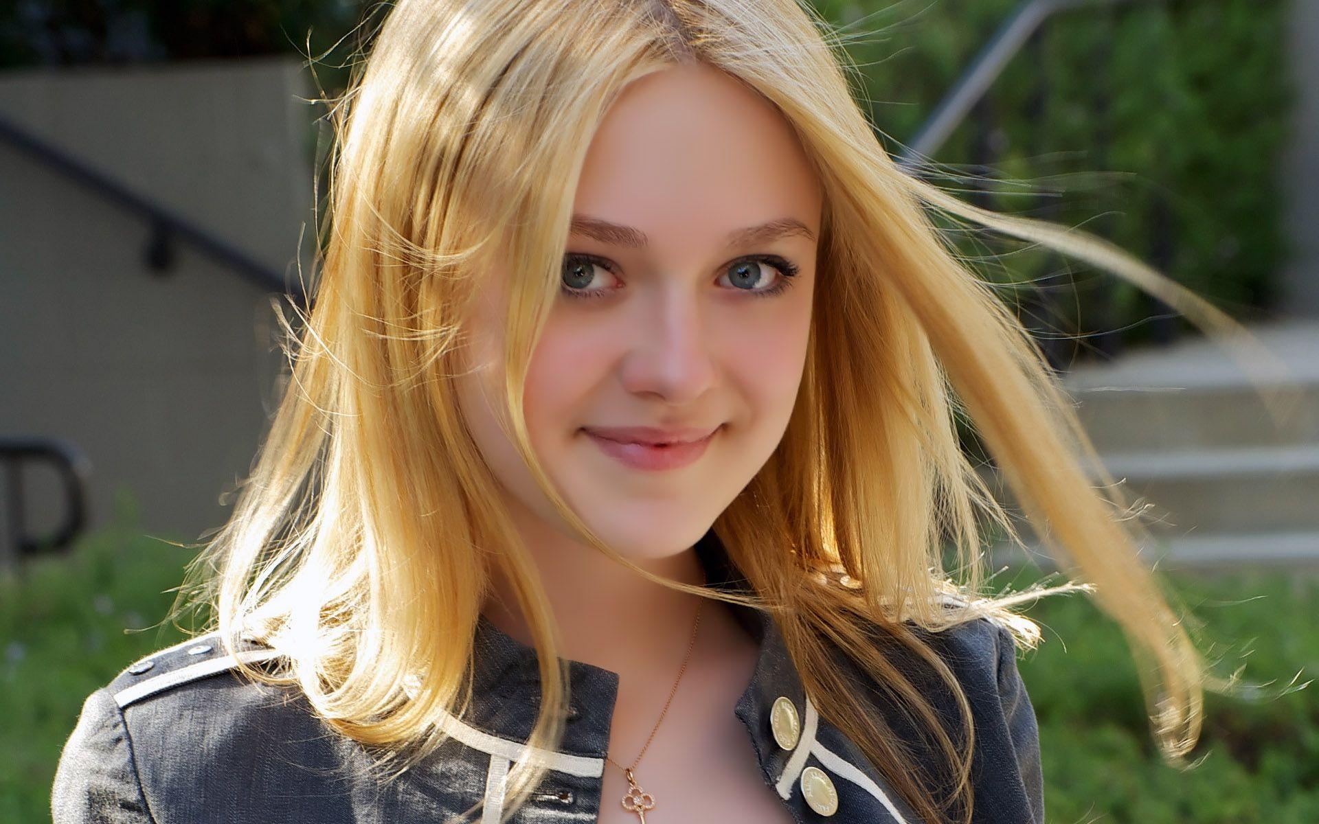 1920x1200 Dakota Fanning free HD wallpaper download
