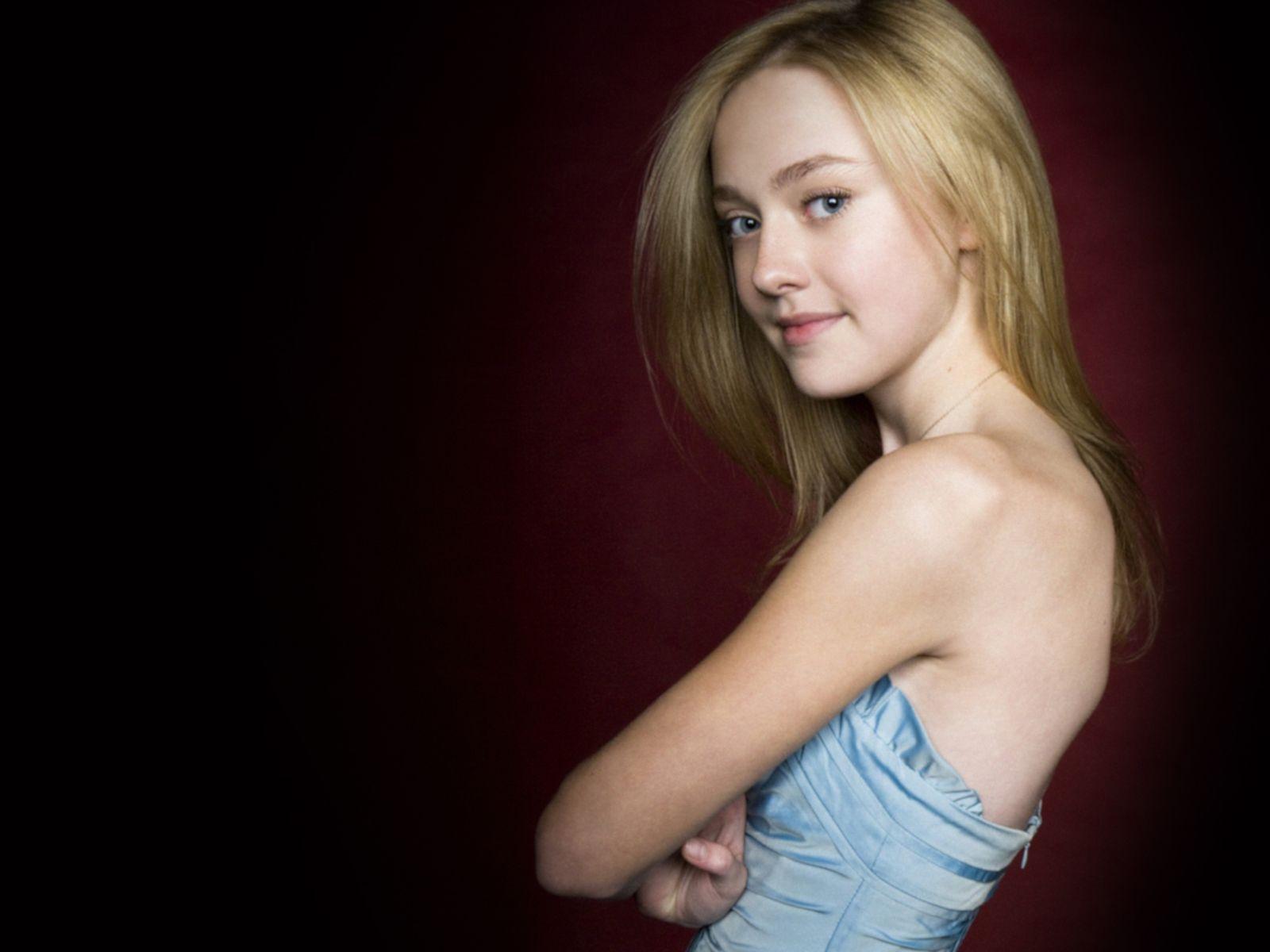 1600x1200 Dakota Fanning Wallpaper ULNLJ