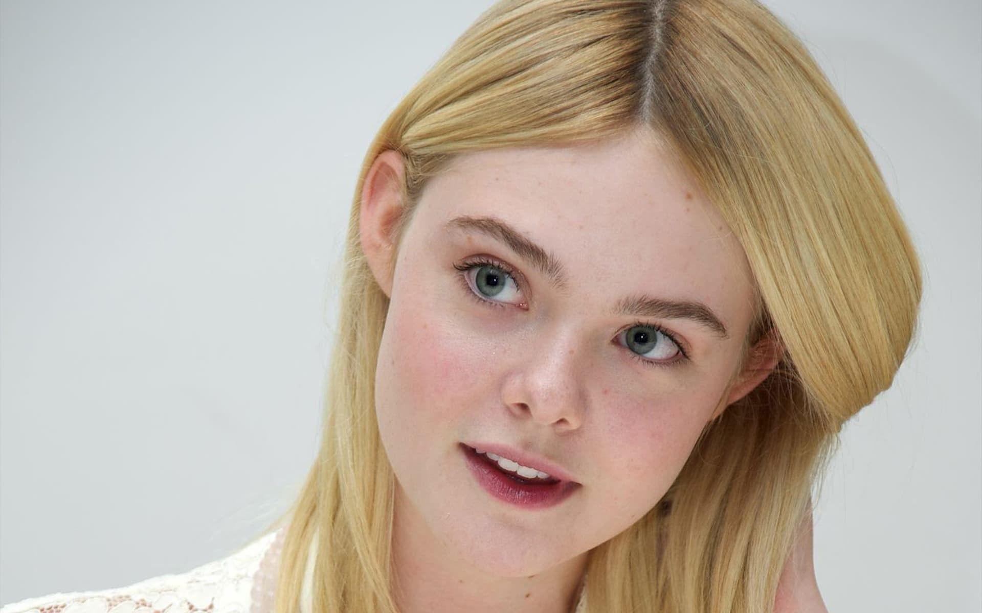 1920x1200 Elle Fanning Wallpaper